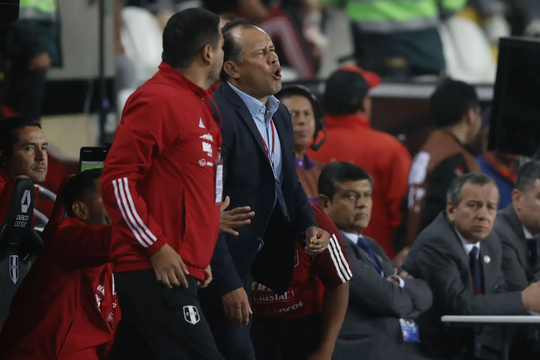 La selección peruana cayó por 2-0 ante Argentina por la cuarta jornada de las Eliminatorias rumbo al Mundial 2026, y en ese sentido el entrenador de la bicolor, Juan Reynoso detallo por qué los jugadores con buen presente vienen teniendo pocos minutos en el campo de juego. Foto: ANDINA/Carlos Lezama Villantoy