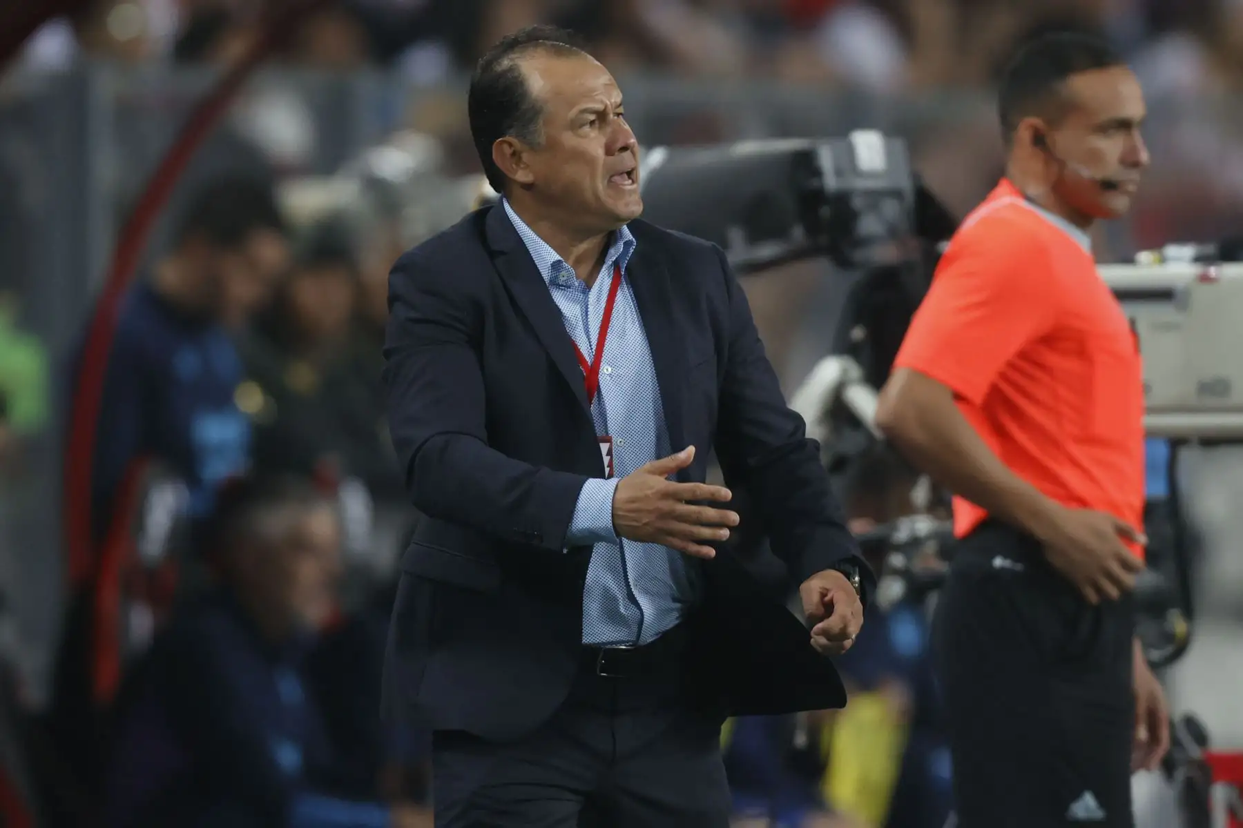 La selección peruana cayó por 2-0 ante Argentina por la cuarta jornada de las Eliminatorias rumbo al Mundial 2026, y en ese sentido el entrenador de la bicolor, Juan Reynoso detallo por qué los jugadores con buen presente vienen teniendo pocos minutos en el campo de juego. Foto: ANDINA/Carlos Lezama Villantoy