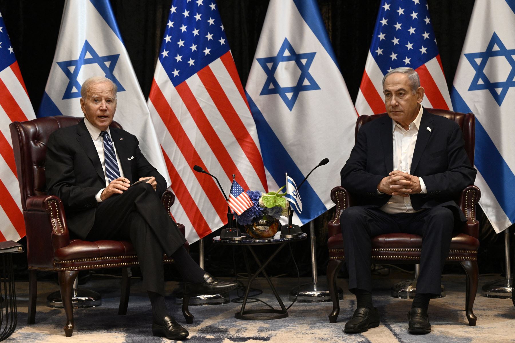 El presidente de Estados Unidos, Joe Biden (izq.), se reunió con Benjamín Netanyahu en Israel. Foto: AFP