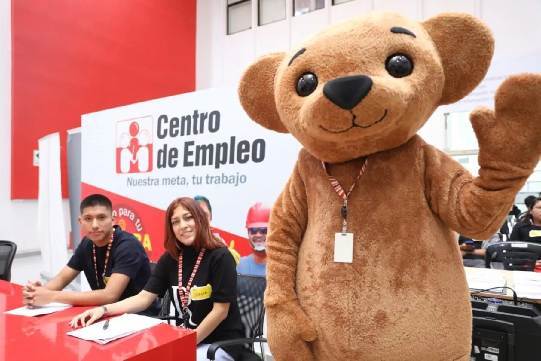 Jóvenes consiguen vacantes laborales en tienda por departamentos Ripley gracias a los Centros de Empleo del MTPE. Foto: Cortesía.