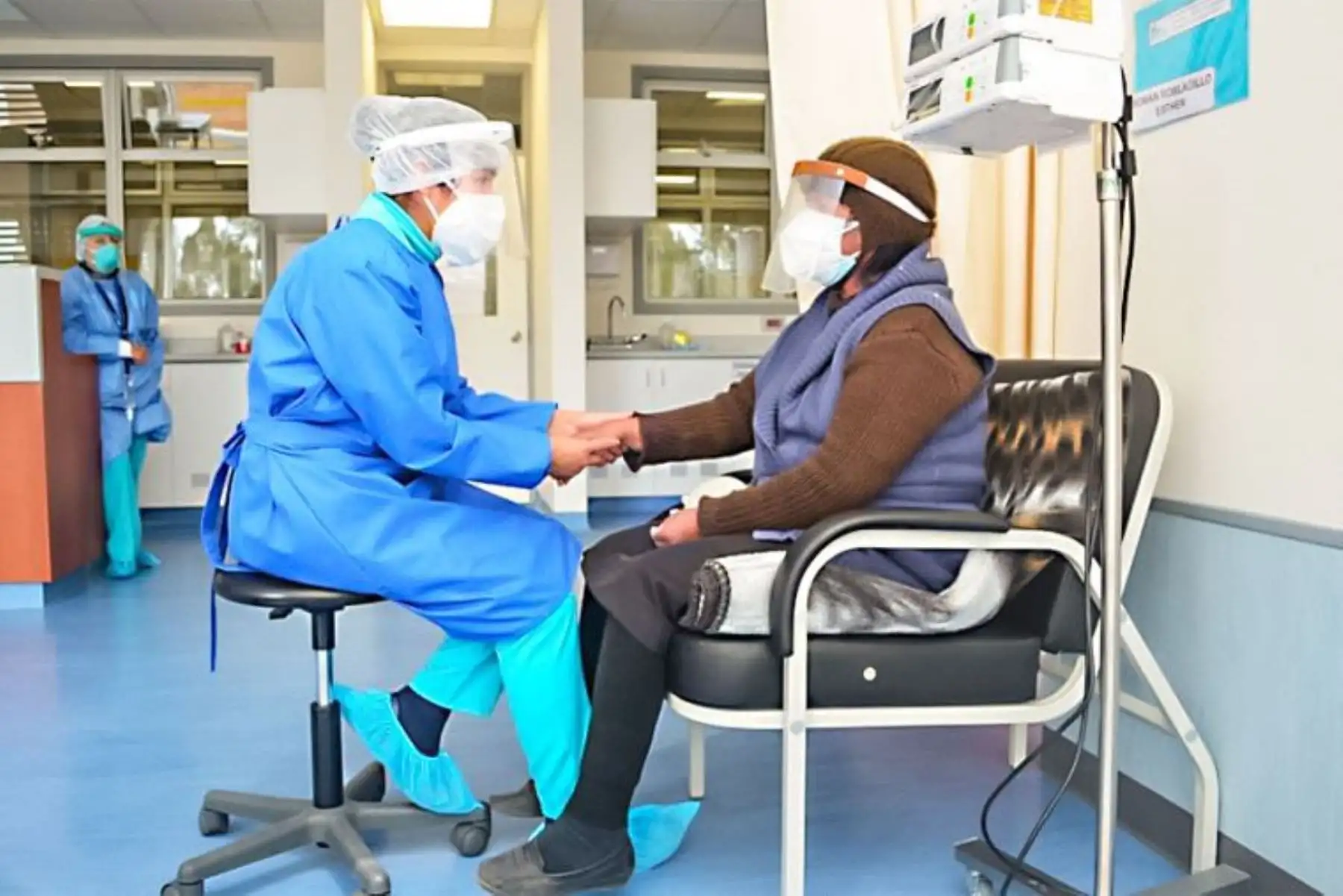 Actualmente se vienen adaptando nuevos tratamientos en los pacientes como la inmunoterapia y la medicina de precisión, sin dejar de lado los más tradicionales como la quimioterapia, radioterapia y cirugía.