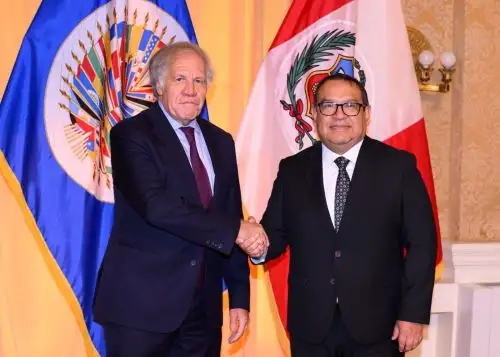 Premier Otárola agradeció a secretario general de la OEA por respaldo al Perú
