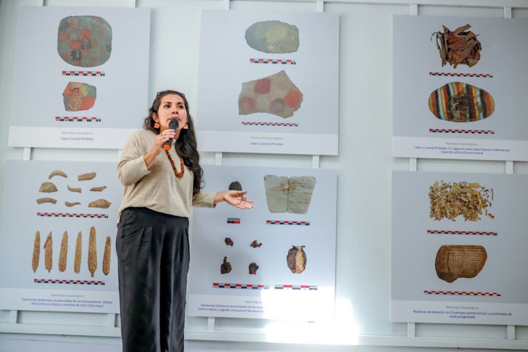 La arqueóloga Liz Gonzales Ruiz, de la Universidad Católica San Pablo de Arequipa, lidera el Proyecto Arqueológico Toro Muerto. Foto: ANDINA/Difusión
