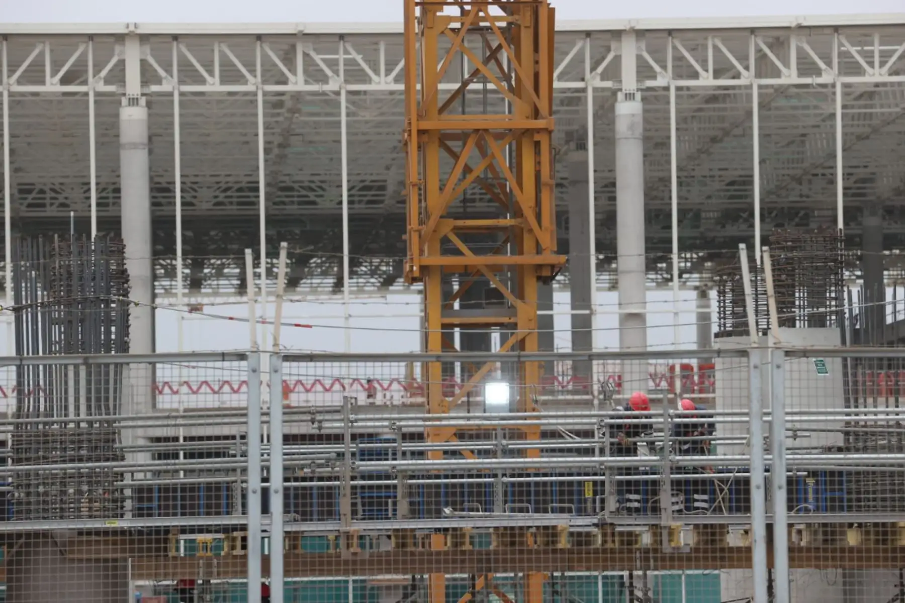 El avance de la obra es del 60 %, por lo que se encuentra dentro del plazo previsto y se hallará al 75 % a fin de año.
"De esta manera, tendremos al nuevo aeropuerto Jorge Chávez funcionando de forma correcta en enero del 2025".
Foto: ANDINA/Juan Carlos Guzmán Negrini