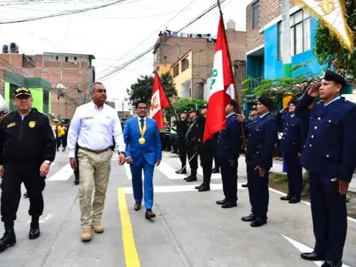 El ministro del Interior, Vicente Romero, junto al alcalde distrital, Hernán Sifuentes, inaugura una brigada especial contra el crimen en San Martín de Porres, para combatir la criminalidad en la zona norte de Lima. Foto: MIninter.
