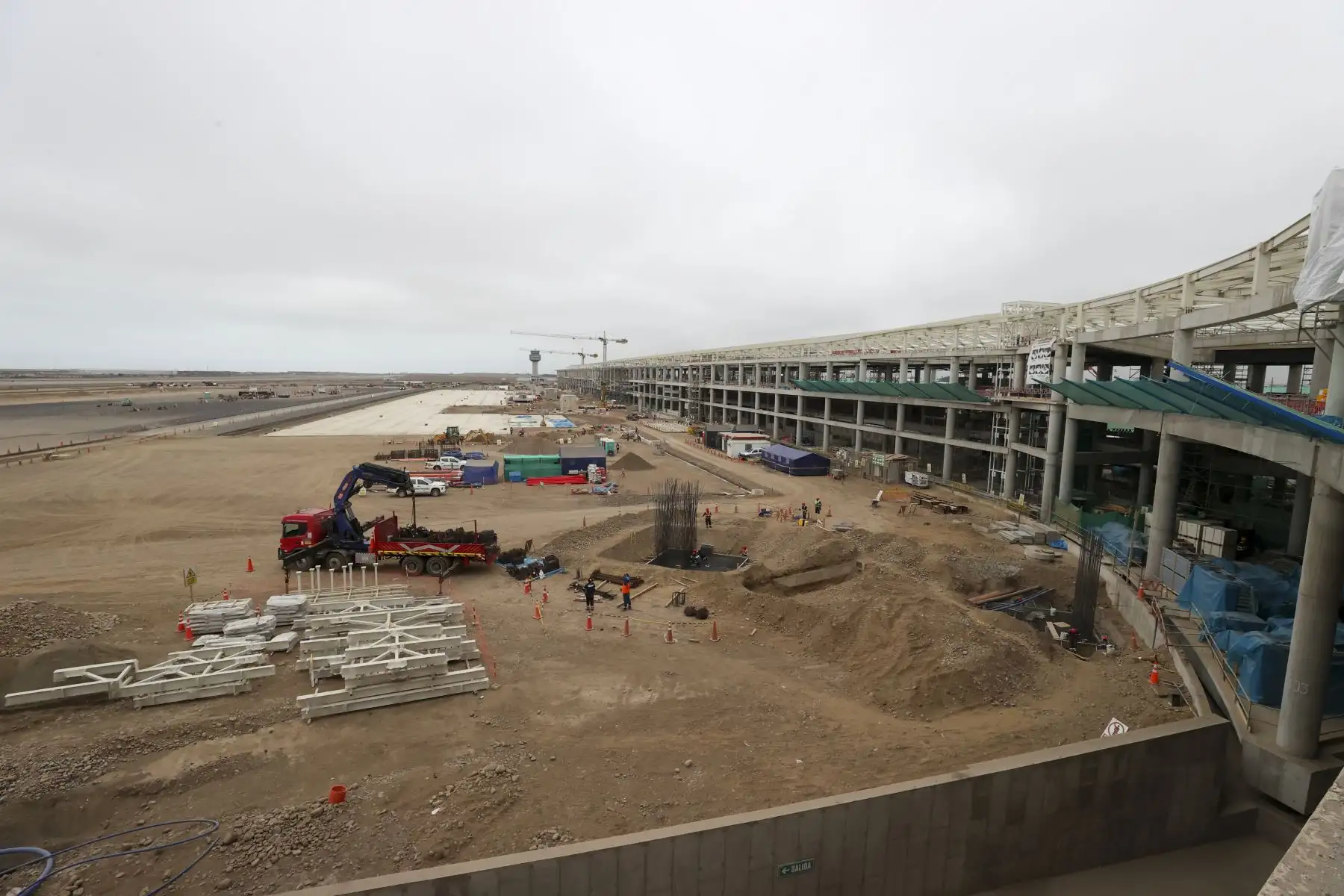 El nuevo aeropuerto va a tener tres áreas y esta es una de las áreas de la zona nacional, la cual permitirá tener una infraestructura de primer nivel para que los turistas y pasajeros en general dispongan de una salida del aeropuerto en condiciones cómodas y seguras. 

Foto: ANDINA/Juan Carlos Guzmán Negrini