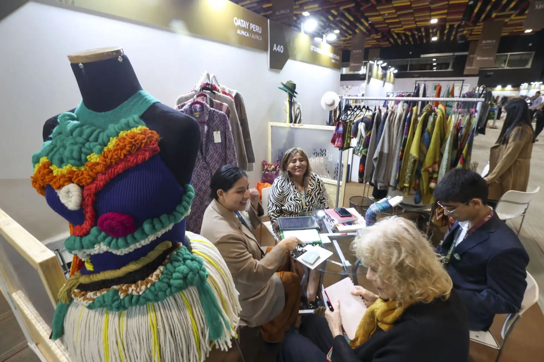 El Perú Moda Deco, organizado por la Comisión de Promoción del Perú para la Exportación y el Turismo (Promperú), se inauguró hoy con la participación de 200 expositoras peruanas, que mostrarán al mundo lo mejor de nuestra producción en el sector textil-confecciones y artículos de decoración.

Foto: ANDINA/Juan Carlos Guzmán Negrini