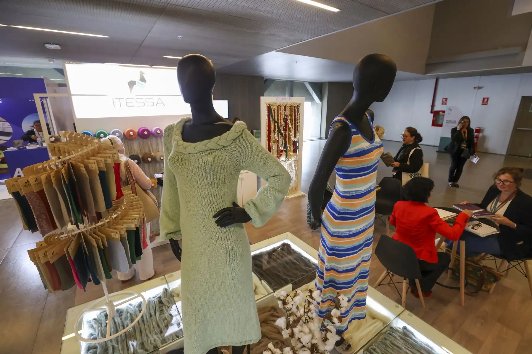 El Perú Moda Deco, organizado por la Comisión de Promoción del Perú para la Exportación y el Turismo (Promperú), se inauguró hoy con la participación de 200 expositoras peruanas, que mostrarán al mundo lo mejor de nuestra producción en el sector textil-confecciones y artículos de decoración.

Foto: ANDINA/Juan Carlos Guzmán Negrini