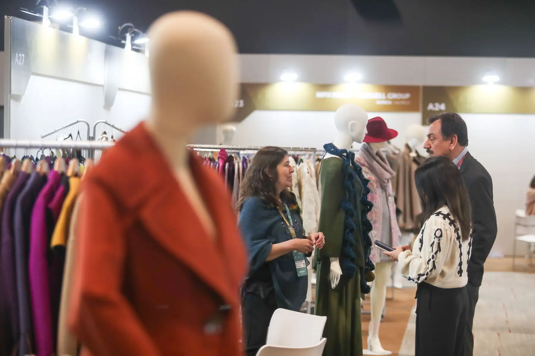 La mayoría de empresas participantes son de la línea de alpaca, seguida de algodón, decoración, ropa para bebés y niños, marcas propias, calzado y accesorios, y joyería. 
Foto: ANDINA/Ricardo Cuba