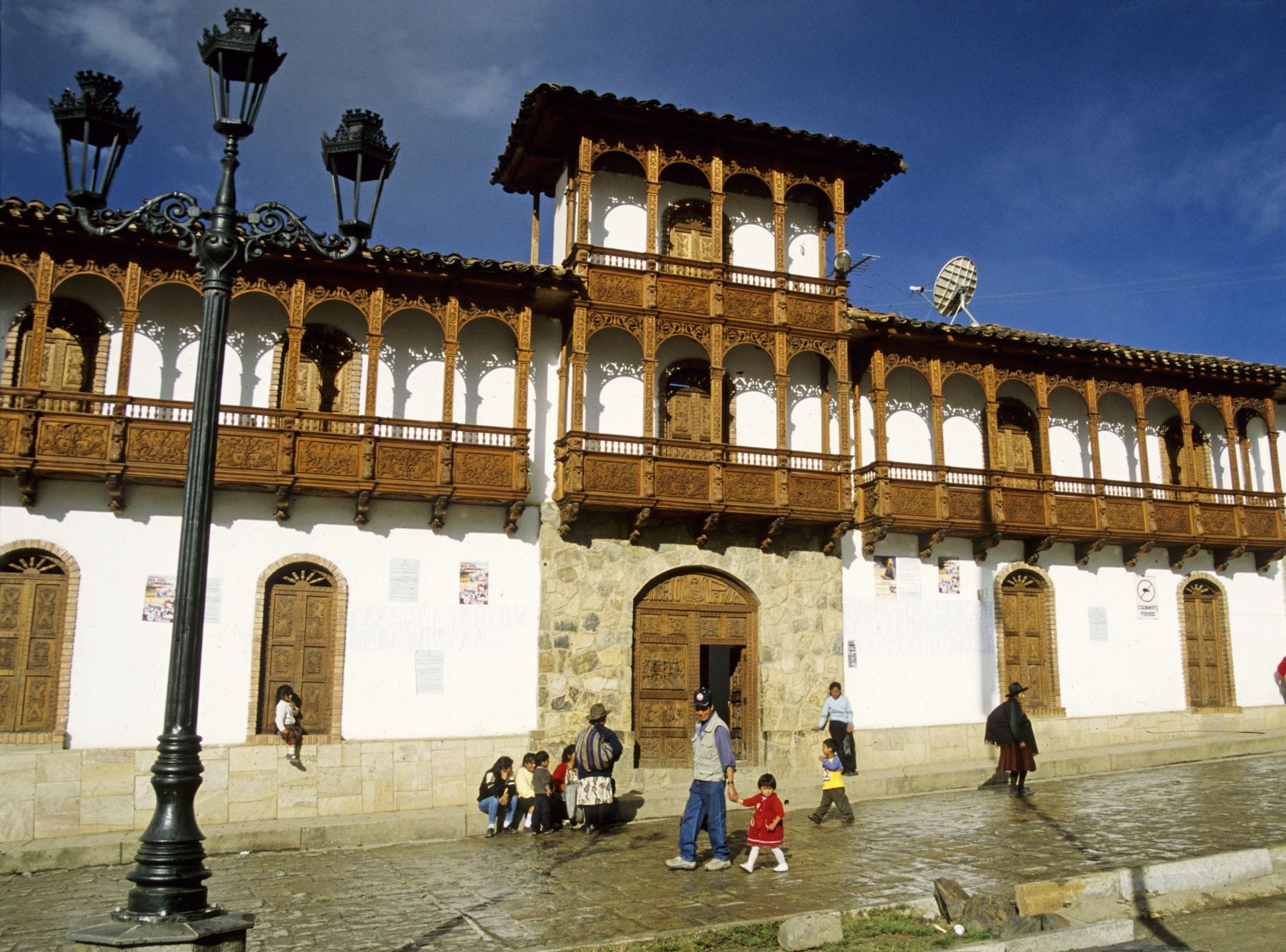 Chacas, considerado uno de los Mejores Pueblos Turísticos del Mundo 2023, destaca por su belleza arquitectónica. El pueblo se encuentra enclavado en el Callejón de Conchucos, en la sierra de Áncash. Foto: Promperú