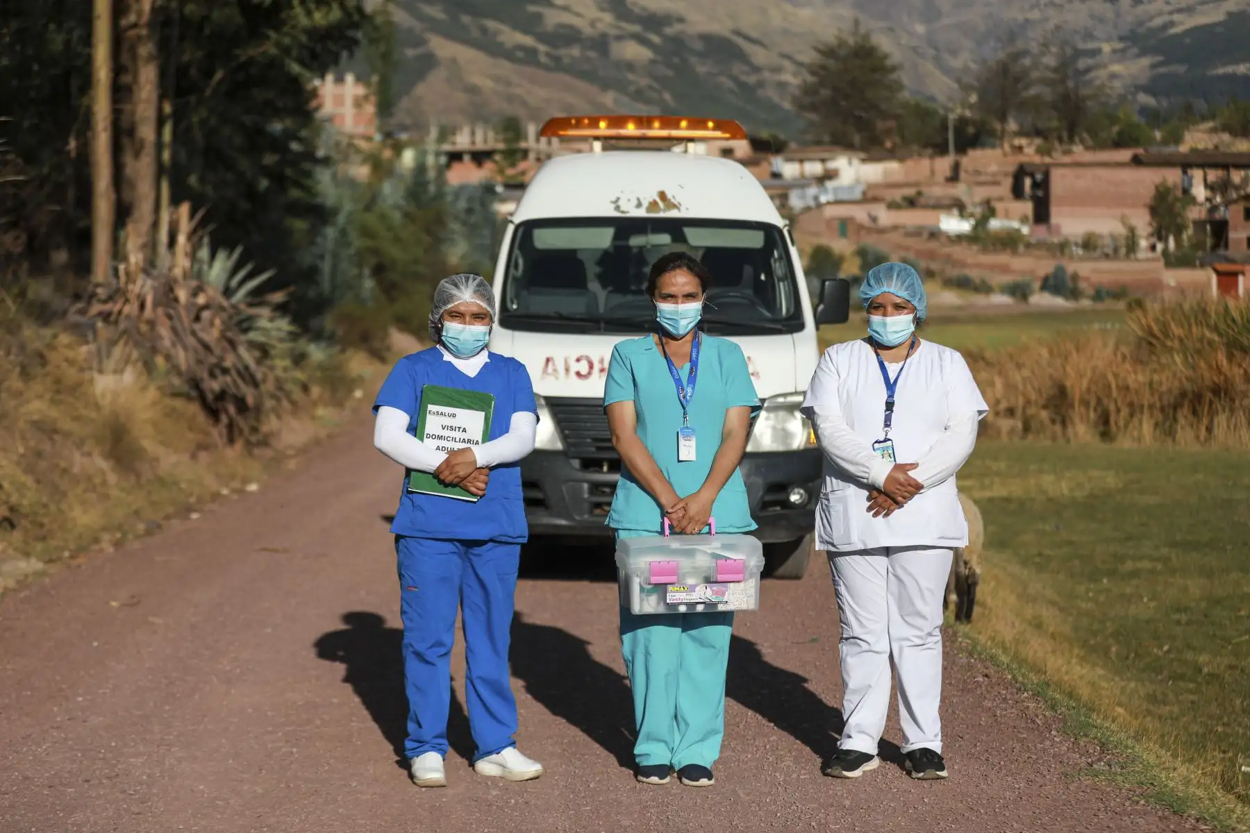 El distrito de Urcos, ubicado en la provincia de Quispicanchi, ocupa el sexto lugar con mayor población en la región Cusco y se encuentra a más tres mil metros de altura. En ese lugar alejado, pero lleno de calidez, funciona el Centro Médico Urcos de EsSalud, el cual atiende a más de 17 mil asegurados, los cuales viven dispersos en zonas rurales y alejadas.

Foto: EsSalud