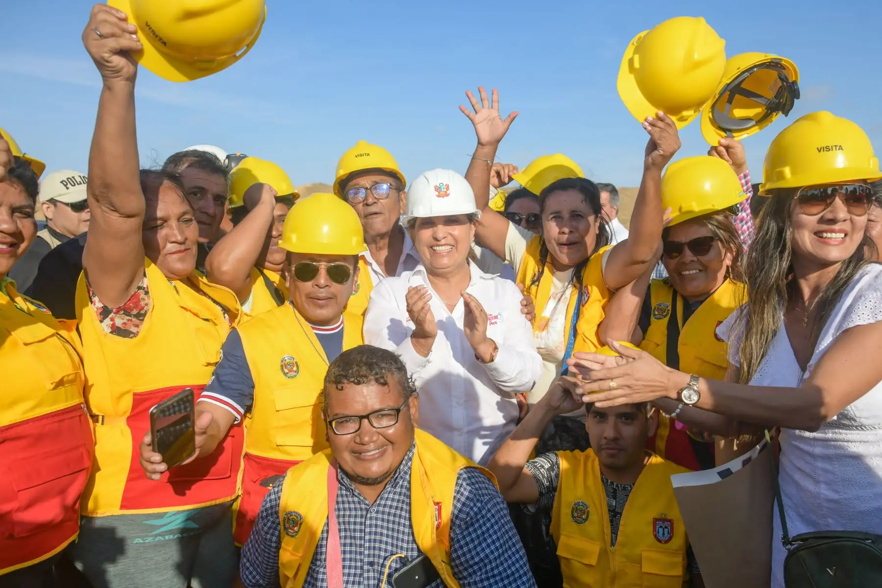 Presidenta Dina Boluarte firma decretos supremos para que Petroperú administre temporalmente lotes I y VI en Talara. Foto: ANDINA/ Presidencia
