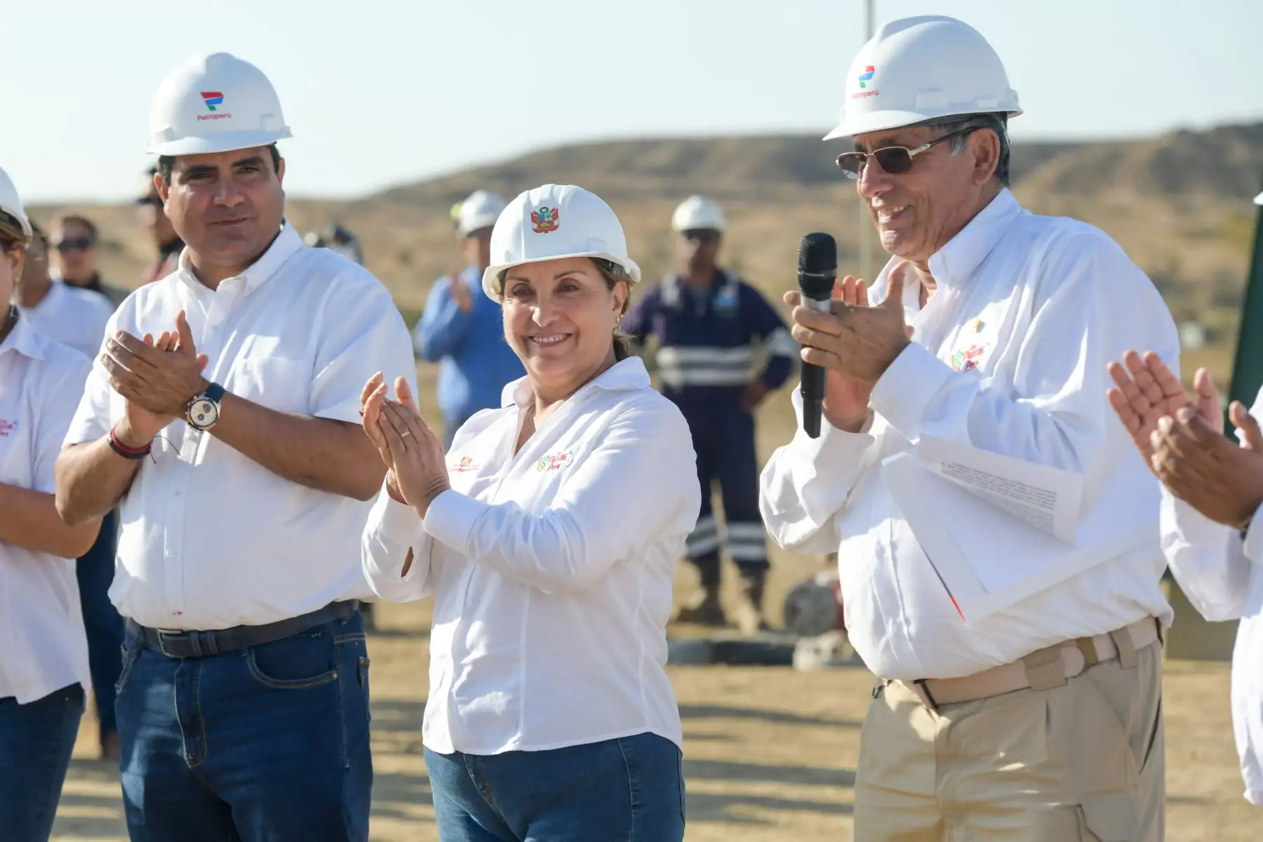 Presidenta Dina Boluarte firma decretos supremos para que Petroperú administre temporalmente lotes I y VI en Talara. Foto: ANDINA/ Presidencia