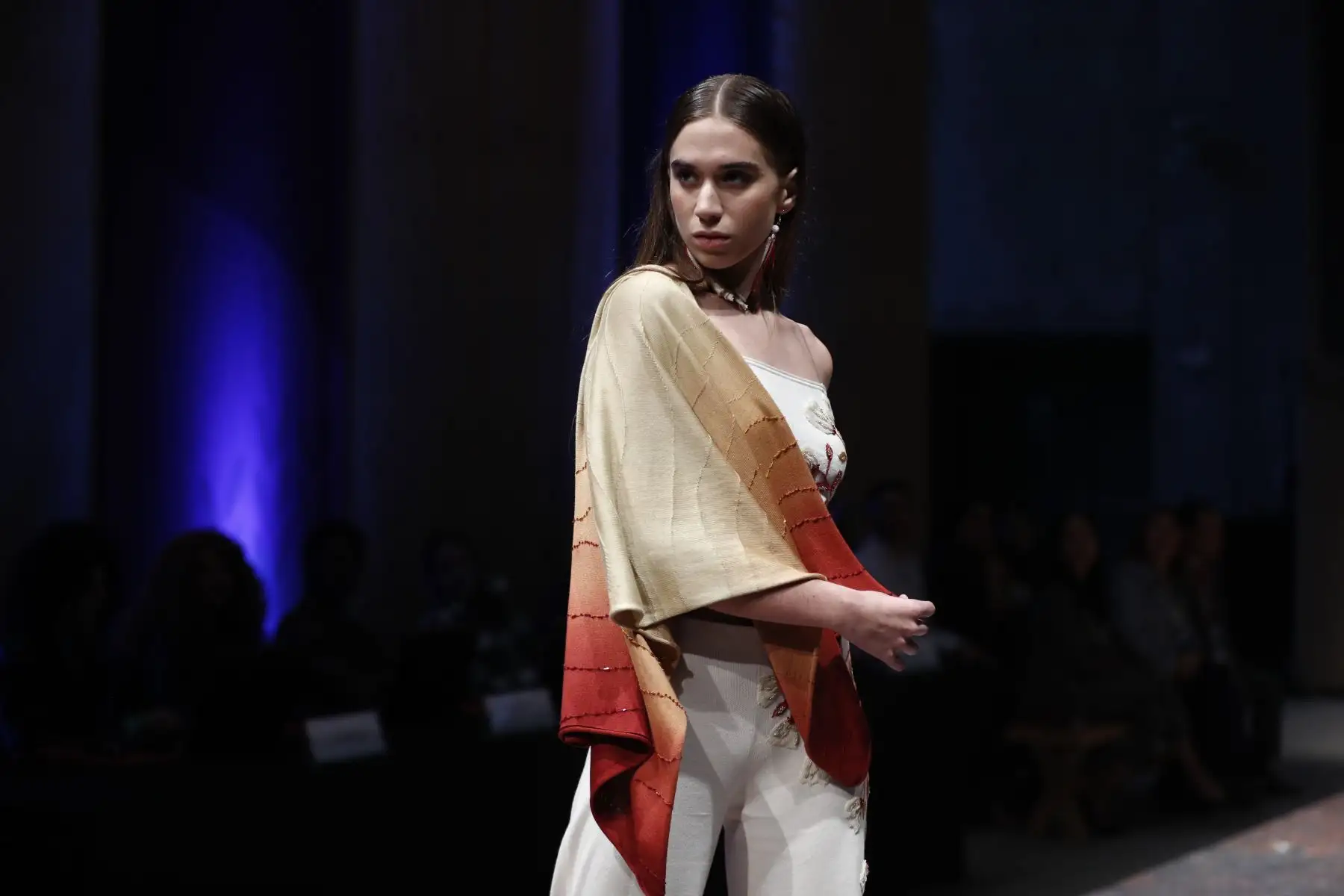 Estos son los diseños textiles de Karen Huamán, la joven diseñadora de Junín que obtuvo un reconocimiento especial en el concurso Jóvenes Creadores al Mundo, en el marco del Perú Moda Deco 2023. Foto: ANDINA/Daniel Bracamonte