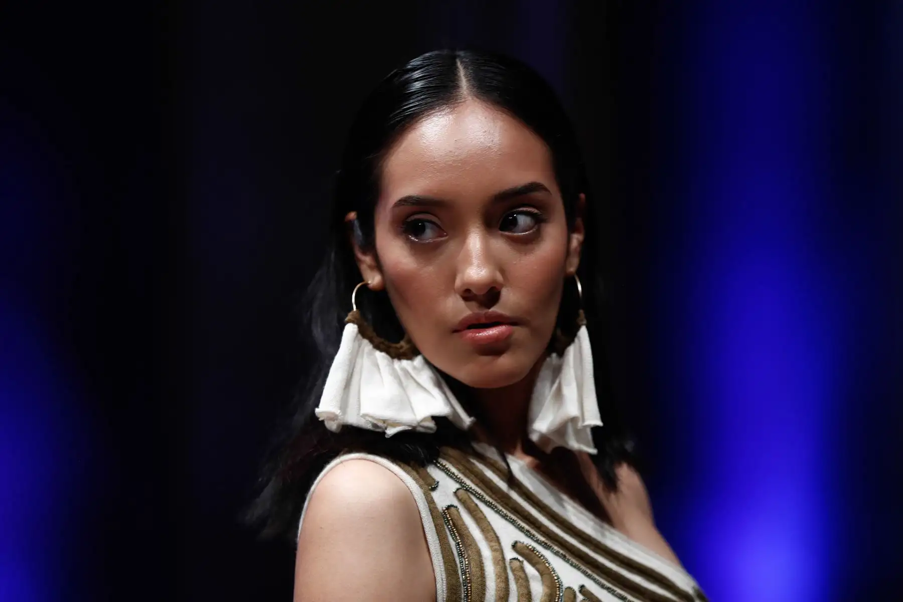 Estos son los diseños textiles de Karen Huamán, la joven diseñadora de Junín que obtuvo un reconocimiento especial en el concurso Jóvenes Creadores al Mundo, en el marco del Perú Moda Deco 2023. Foto: ANDINA/Daniel Bracamonte