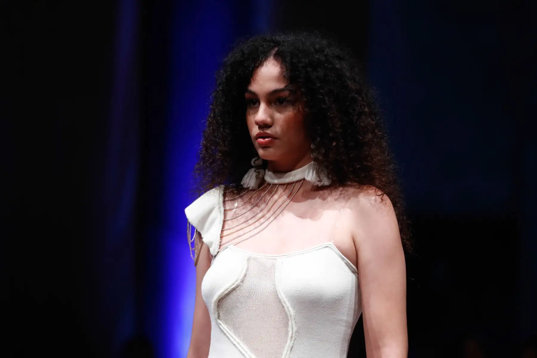 Estos son los diseños textiles de Karen Huamán, la joven diseñadora de Junín que obtuvo un reconocimiento especial en el concurso Jóvenes Creadores al Mundo, en el marco del Perú Moda Deco 2023. Foto: ANDINA/Daniel Bracamonte