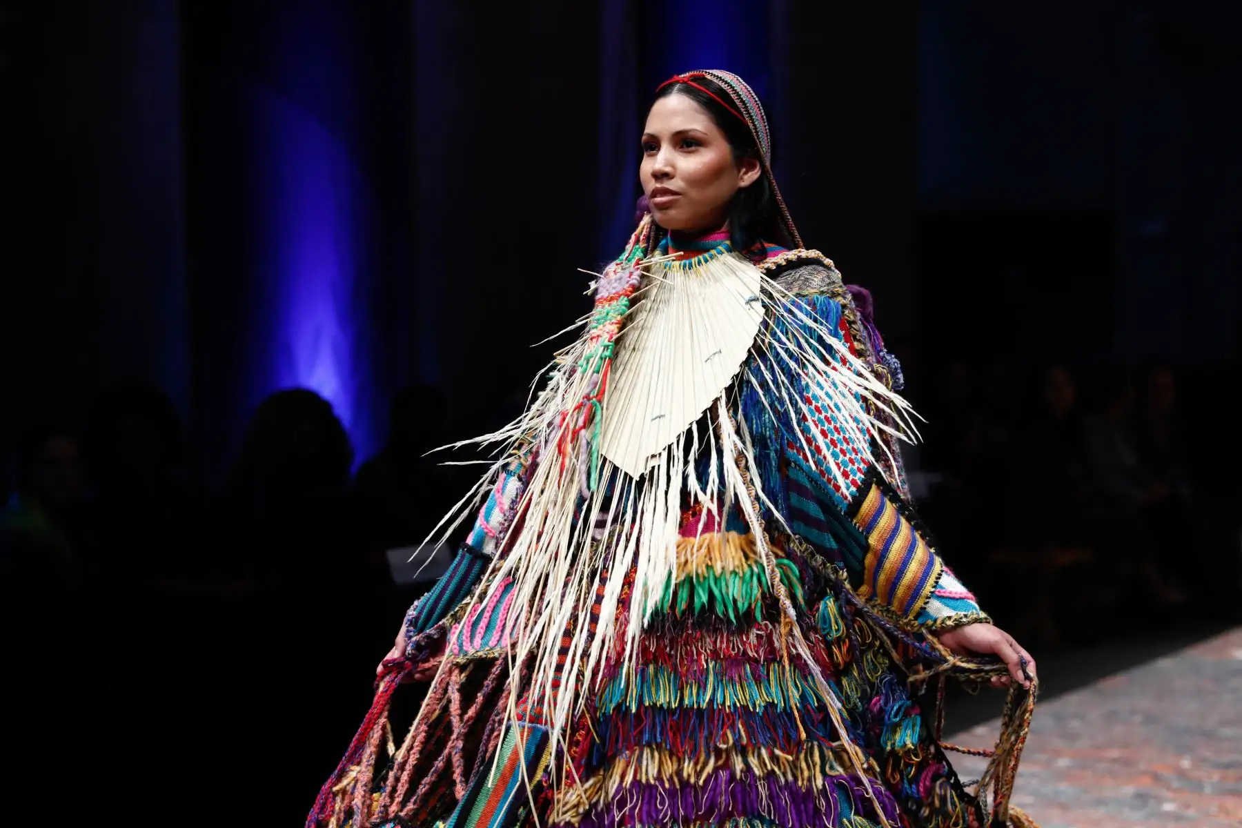 Estos son los originales diseños de Leslie Larenas, la joven arequipeña ganadora del concurso Jóvenes Creadores al Mundo, atuendos inspirados en la cultura peruana. Foto: ANDINA/Daniel Bracamonte