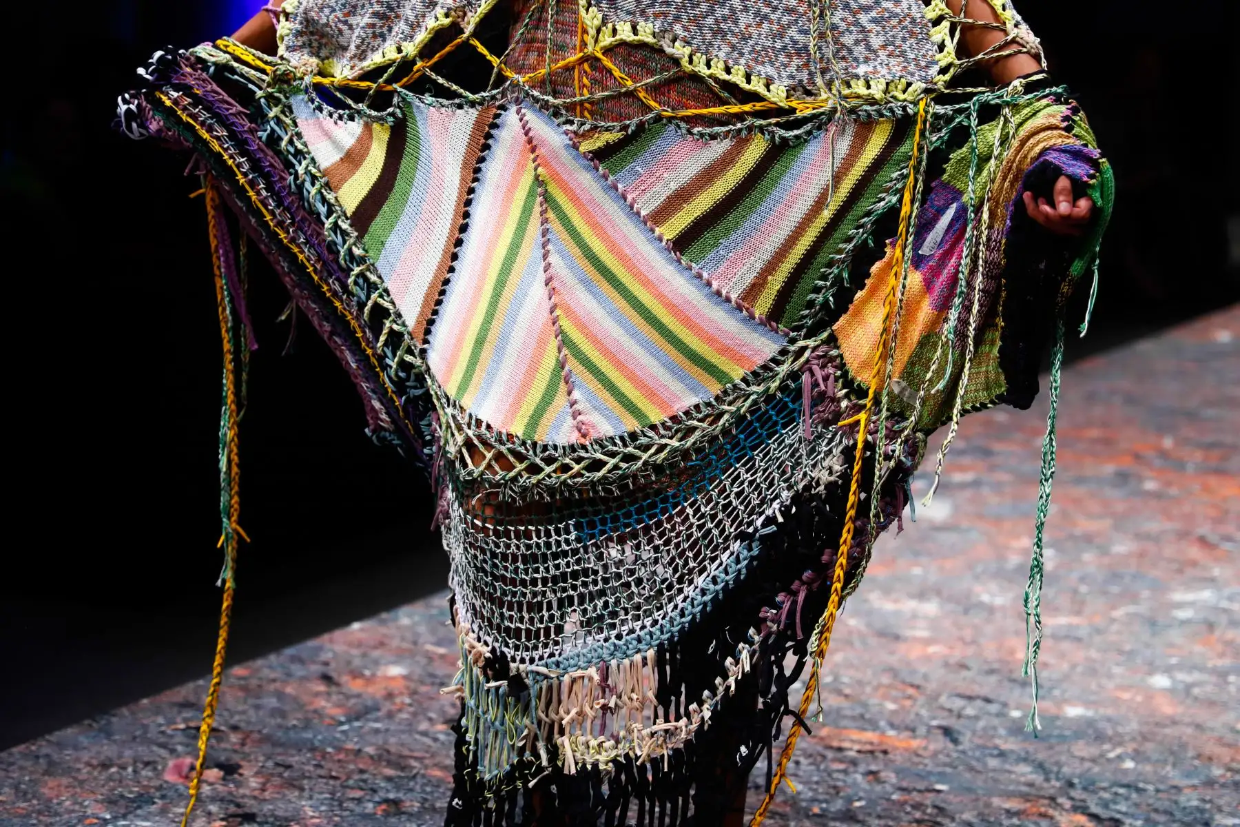 Estos son los originales diseños de Leslie Larenas, la joven arequipeña ganadora del concurso Jóvenes Creadores al Mundo, atuendos inspirados en la cultura peruana. Foto: ANDINA/Daniel Bracamonte