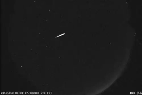 Los meteoros Oriónidas aparecen cada año cuando la Tierra viaja a través de un área del espacio llena de escombros del cometa Halley. Foto: NASA