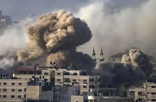 La crisis humanitaria en Gaza empeora por la falta de agua potable, electricidad y medicinas. Foto: EFE