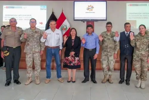 La ministra de la Producción, Ana María Choquehuanca, sostuvo una reunión con el gobernador regional de Arequipa, Rohel Sánchez, y otras autoridades locales, a fin de evaluar y coordinar acciones de prevención frente al 
fenómeno El Niño global y un eventual déficit hídrico en la región sur del país.