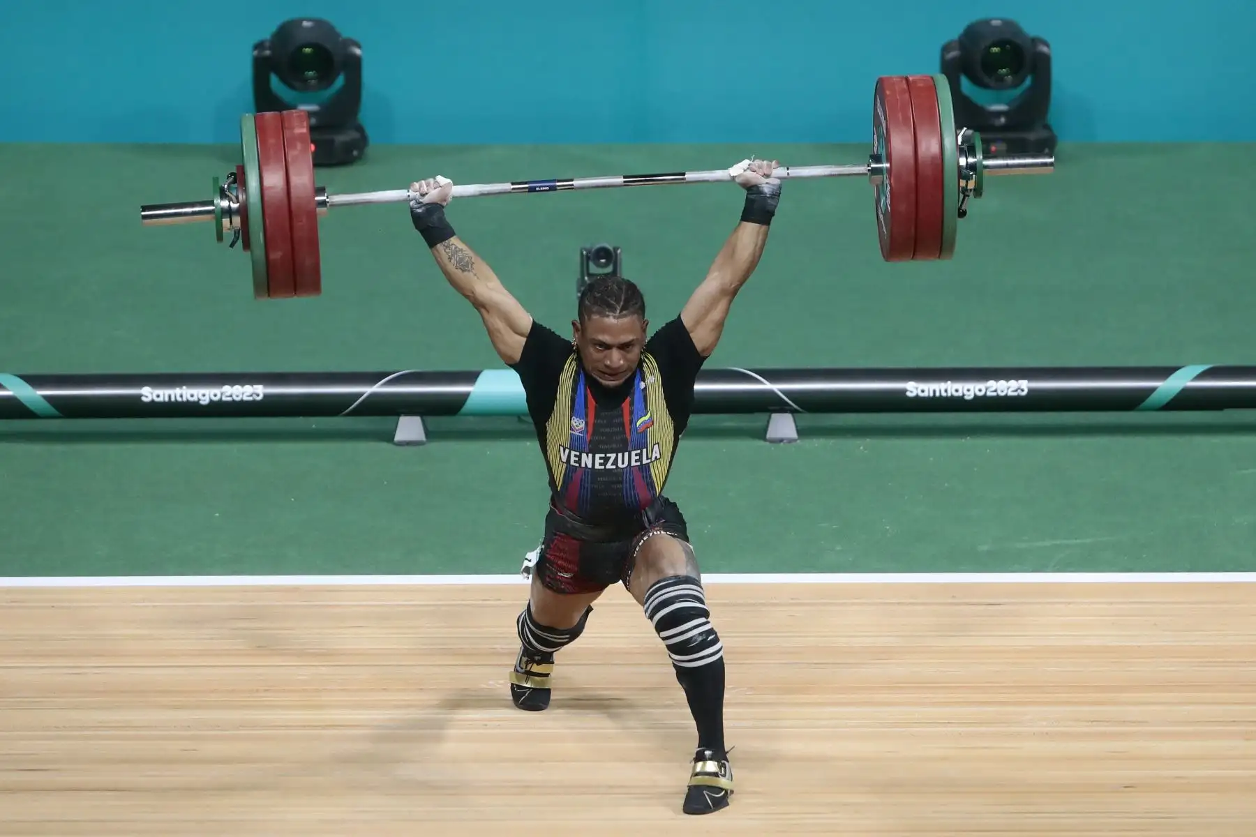 Wilkeinner Lugo de Venezuela compite en levantamiento de pesas 61kg hoy, durante los Juegos Panamericanos 2023 en Santiago (Chile). 
Foto: EFE