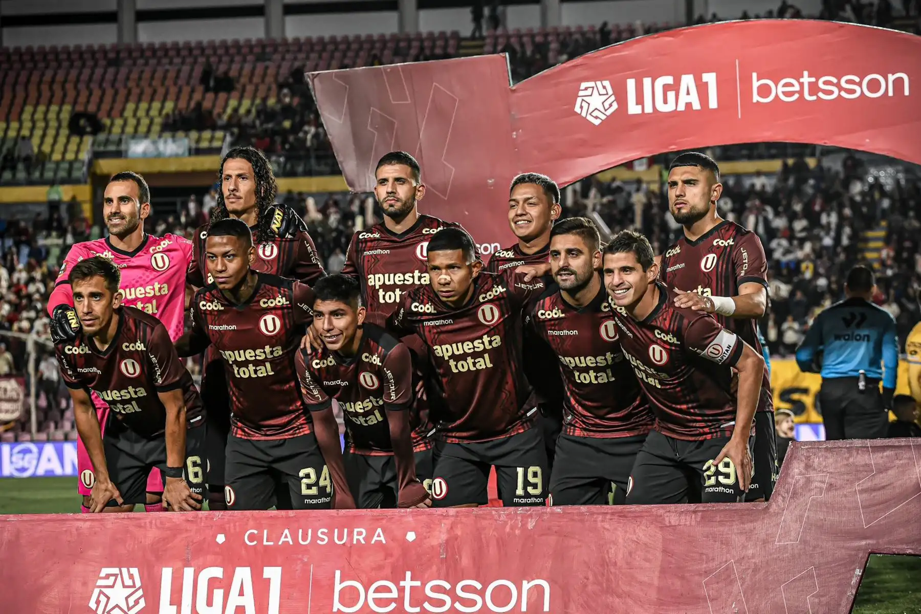 Equipo de Universitario  que disputa ante  Cusco FC por la penúltima jornada del  Clausura 2023 en el estadio Garcilaso de la Vega, en Cusco.
Foto: Liga 1