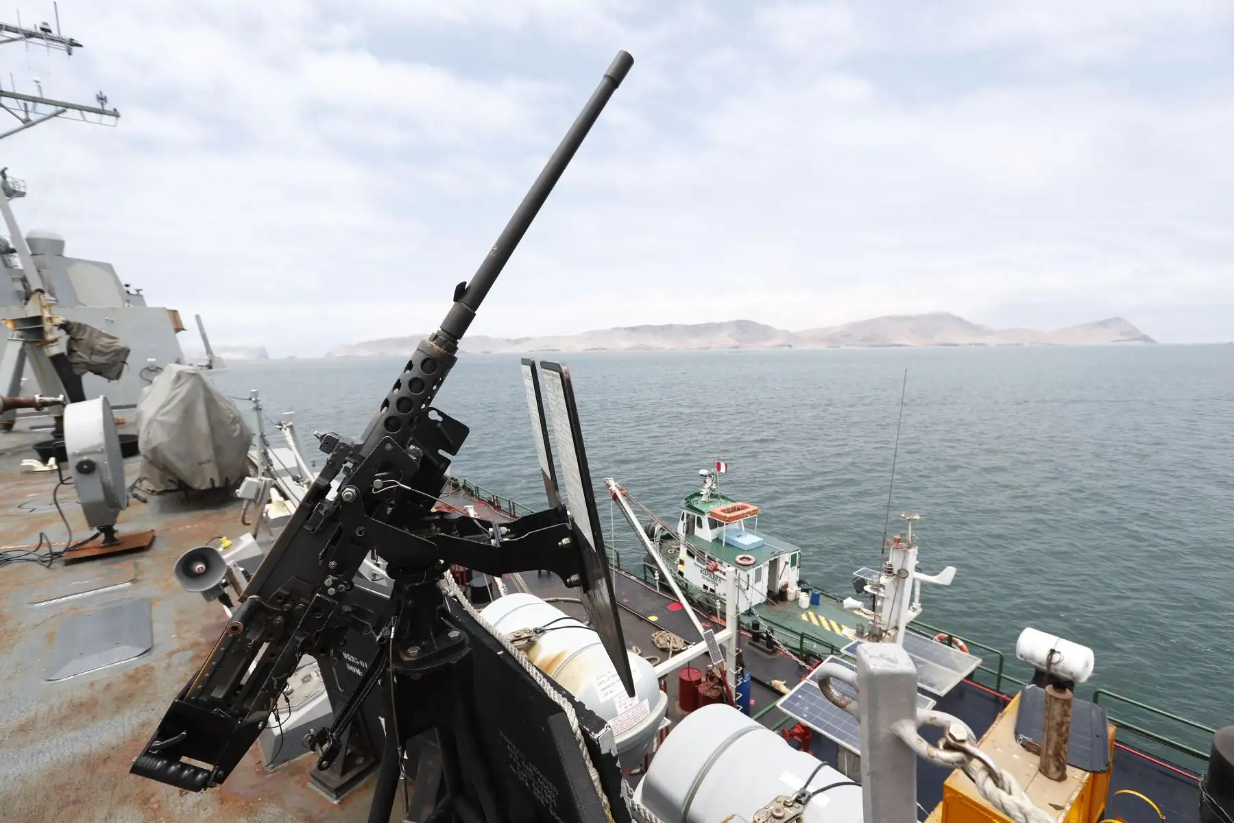 El buque USS Momsen de la Armada de los Estados Unidos es un destructor de misiles guiados, con capacidad de lanzamiento de 96 misiles y torpedos, y puede alcanzar una velocidad máxima de 30 nudos o 55.5 kilómetros por hora. Foto: ANDINA/Daniel Bracamonte