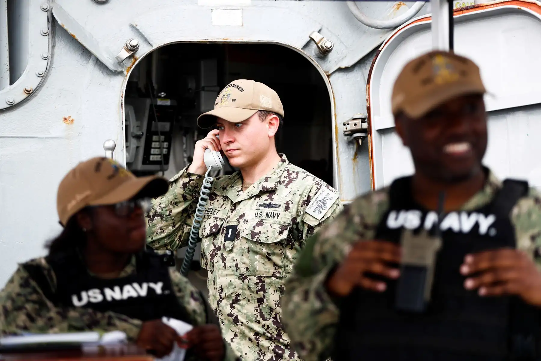 El buque USS Momsen de la Armada de los Estados Unidos, que actualmente se encuentra fondeado frente a las costas del Callao, cuenta con una tripulación de más 300 personas, la mayoría de ellos miembros del cuerpo de Marines. Foto: ANDINA/Daniel Bracamonte