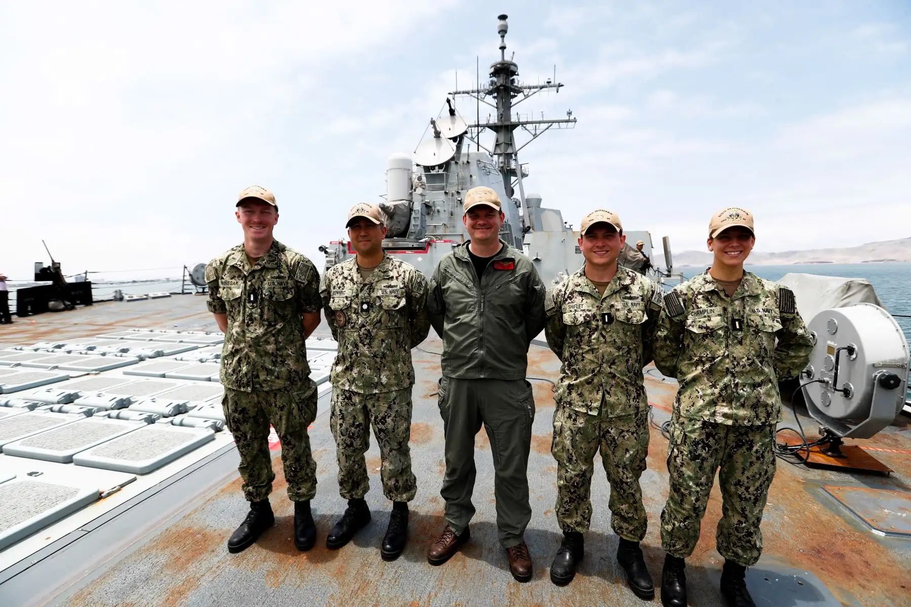 El buque USS Momsen de la Armada de los Estados Unidos, que actualmente se encuentra fondeado frente a las costas del Callao, cuenta con una tripulación de más 300 personas, la mayoría de ellos miembros del cuerpo de Marines. Foto: ANDINA/Daniel Bracamonte