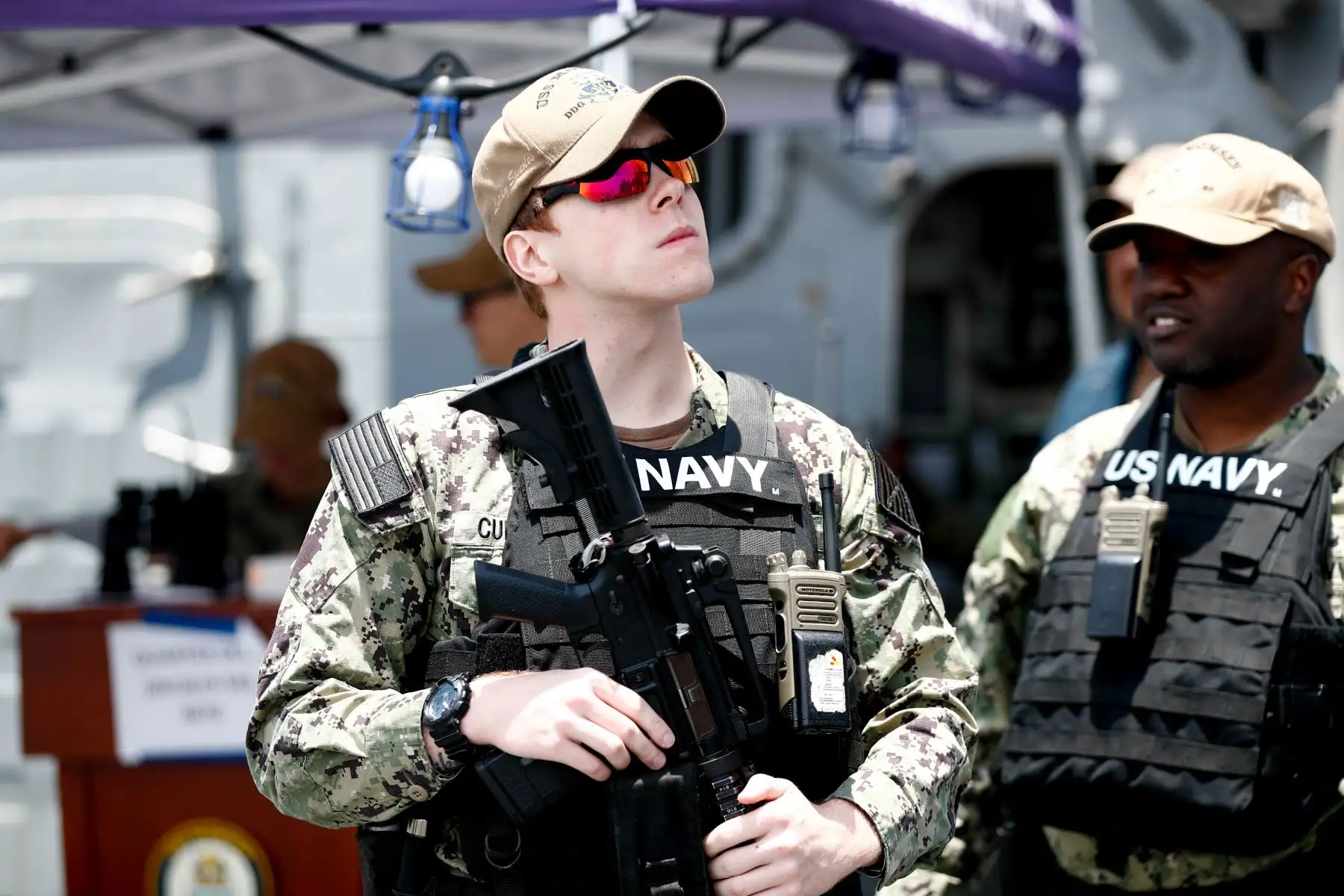 El buque USS Momsen de la Armada de los Estados Unidos cuenta con una tripulación de más 300 personas, la mayoría de ellos miembros del cuerpo de Marines, quienes cumplen diversas funciones como velar por la seguridad interna en la embarcación. Foto: ANDINA/Daniel Bracamonte