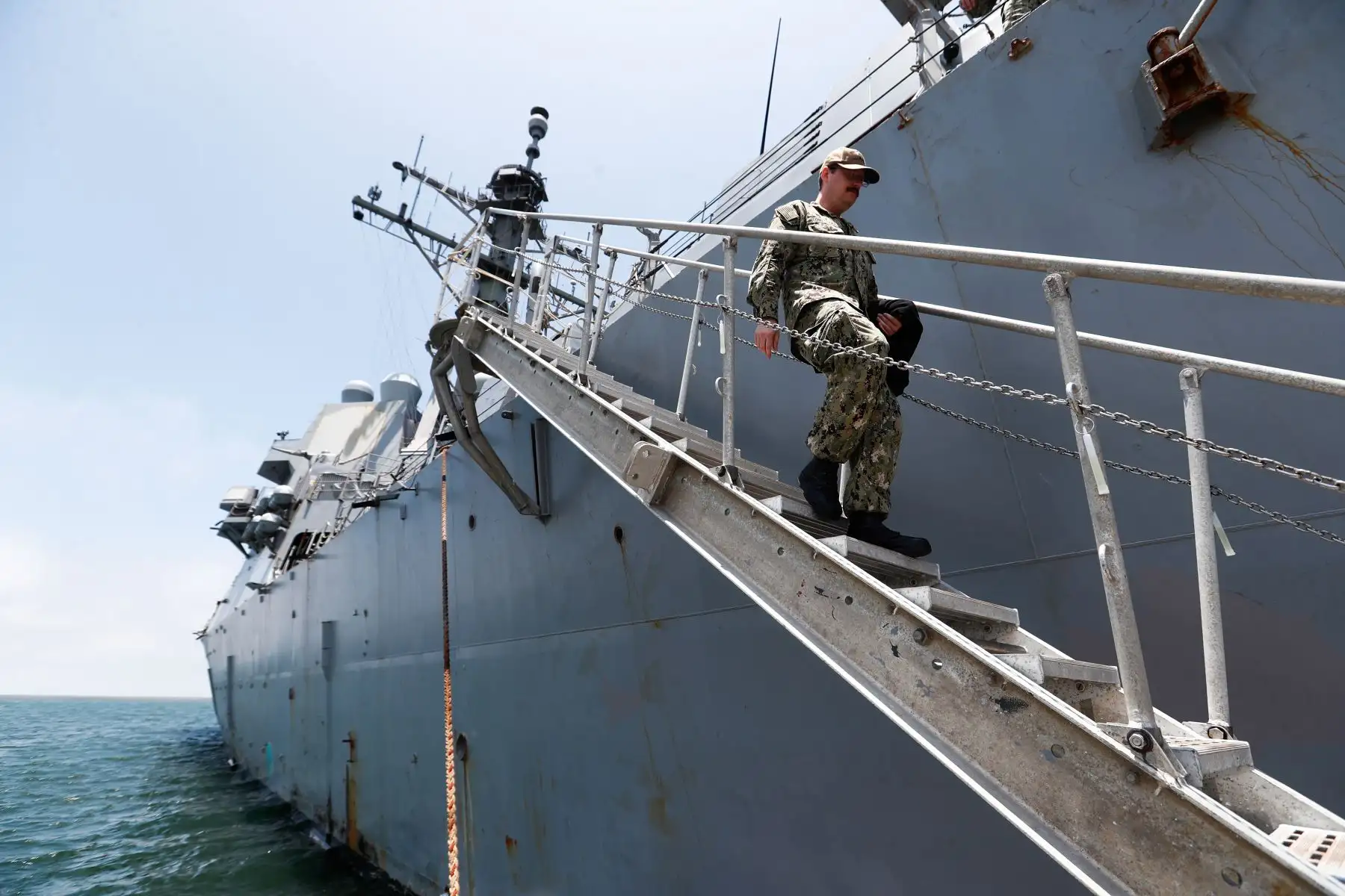 El buque USS Momsen de la Armada de los Estados Unidos, que actualmente se encuentra fondeado frente a las costas del Callao, cuenta con una tripulación de más 300 personas, la mayoría de ellos miembros del cuerpo de Marines. Foto: ANDINA/Daniel Bracamonte
