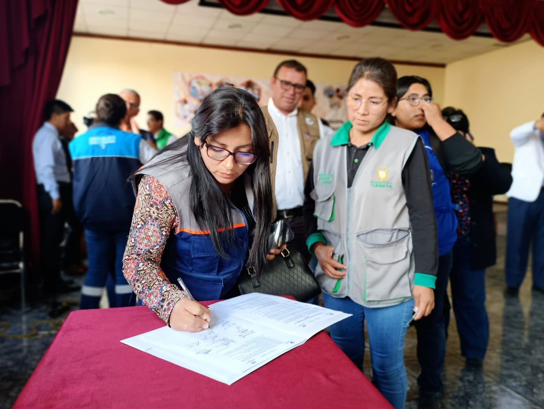 Representantes de 21 municipalidades de Arequipa firmaron acuerdo para emprender acciones de prevención ante la rabia.