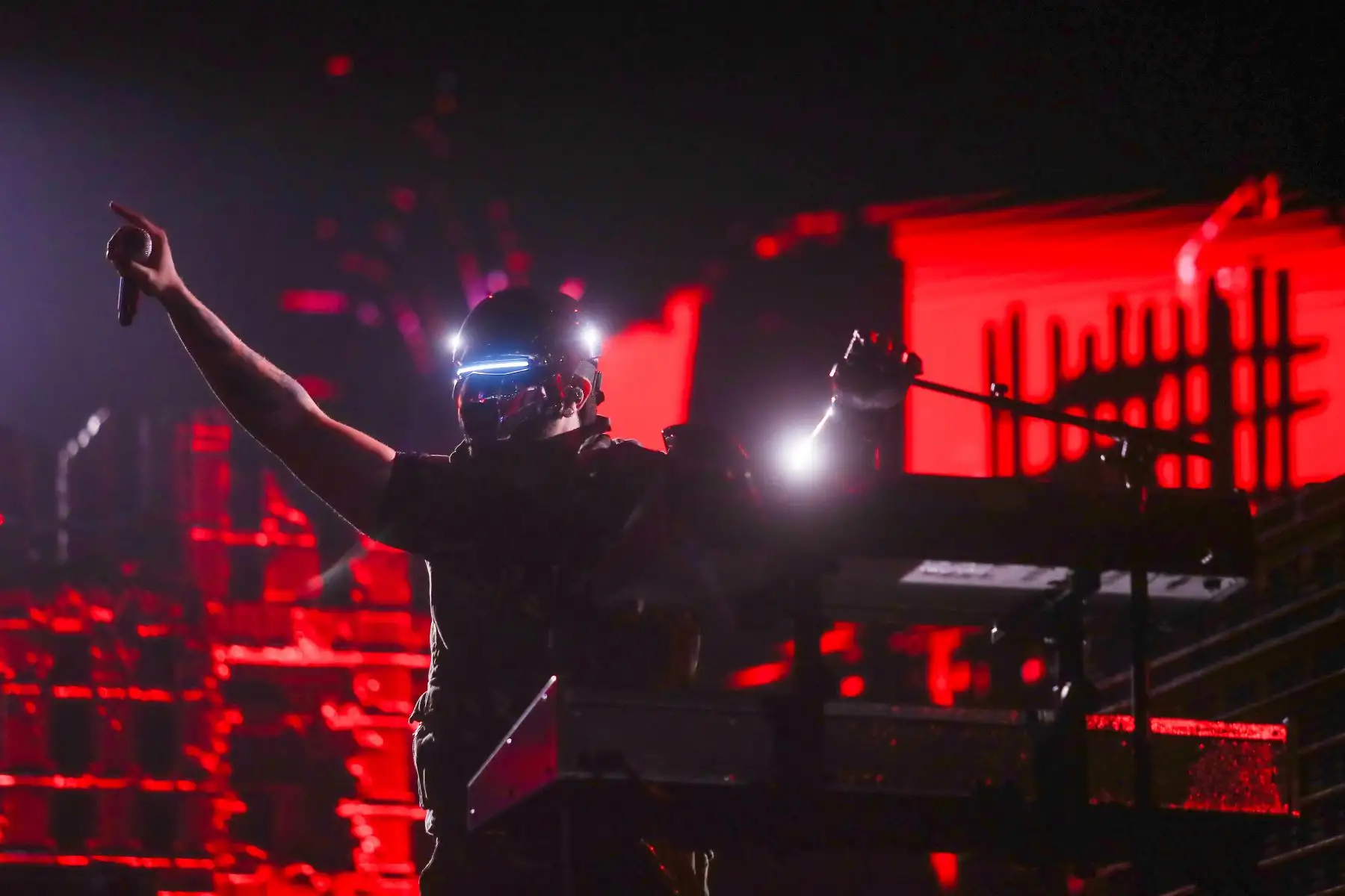 The Weeknd en Lima: Miles de fanáticos del artista canadiense se congregaron en el estadio de la Universidad Mayor de San Marcos para disfrutar de espectacular concierto lleno de luces y un genial puesta en escena.
 Foto: ANDINA/Ricardo Cuba