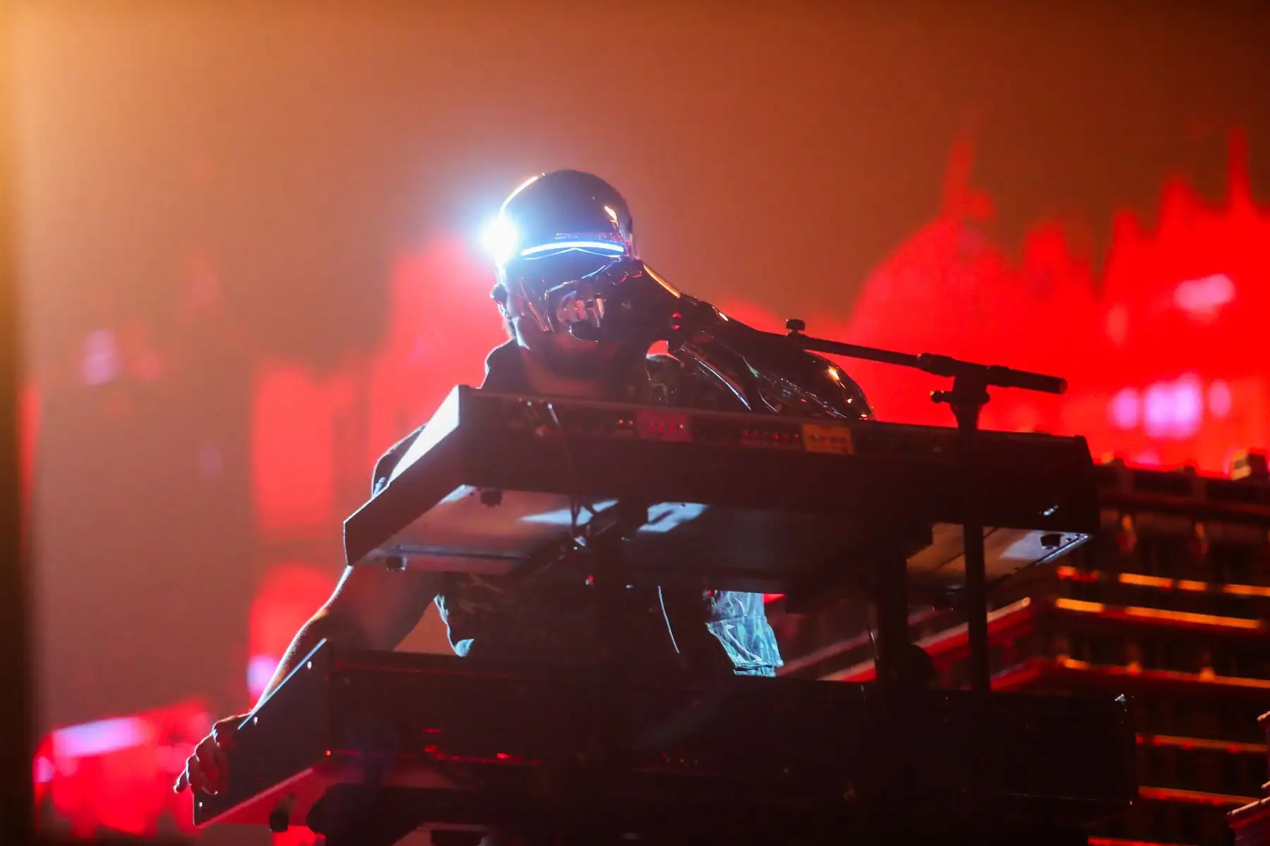 The Weeknd en Lima: Miles de fanáticos del artista canadiense se congregaron en el estadio de la Universidad Mayor de San Marcos para disfrutar de espectacular concierto lleno de luces y un genial puesta en escena.
 Foto: ANDINA/Ricardo Cuba