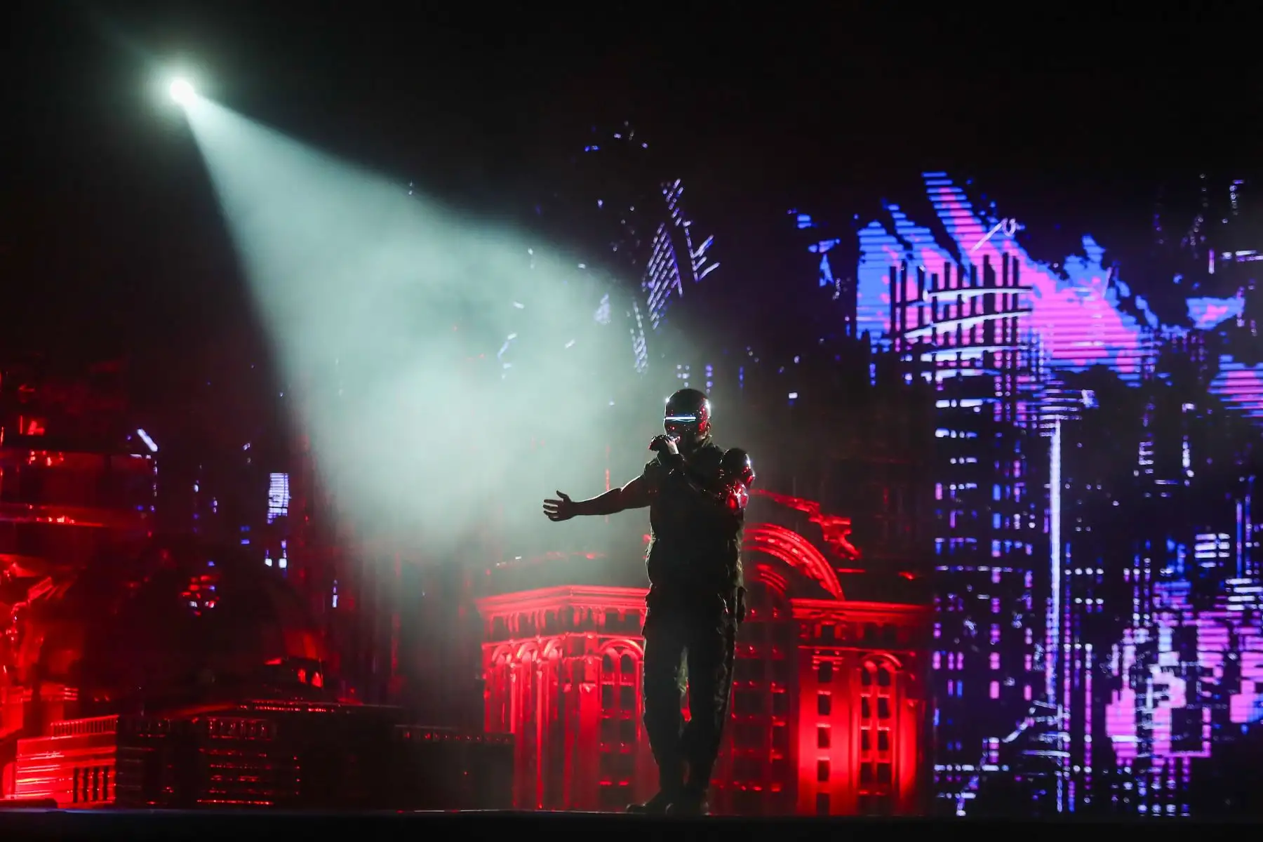 The Weeknd en Lima: Miles de fanáticos del artista canadiense se congregaron en el estadio de la Universidad Mayor de San Marcos para disfrutar de espectacular concierto lleno de luces y un genial puesta en escena.
 Foto: ANDINA/Ricardo Cuba