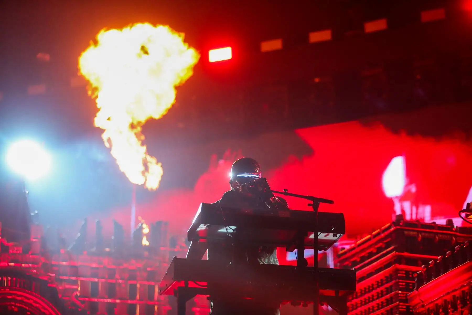 The Weeknd en Lima: Miles de fanáticos del artista canadiense se congregaron en el estadio de la Universidad Mayor de San Marcos para disfrutar de espectacular concierto lleno de luces y un genial puesta en escena.
 Foto: ANDINA/Ricardo Cuba