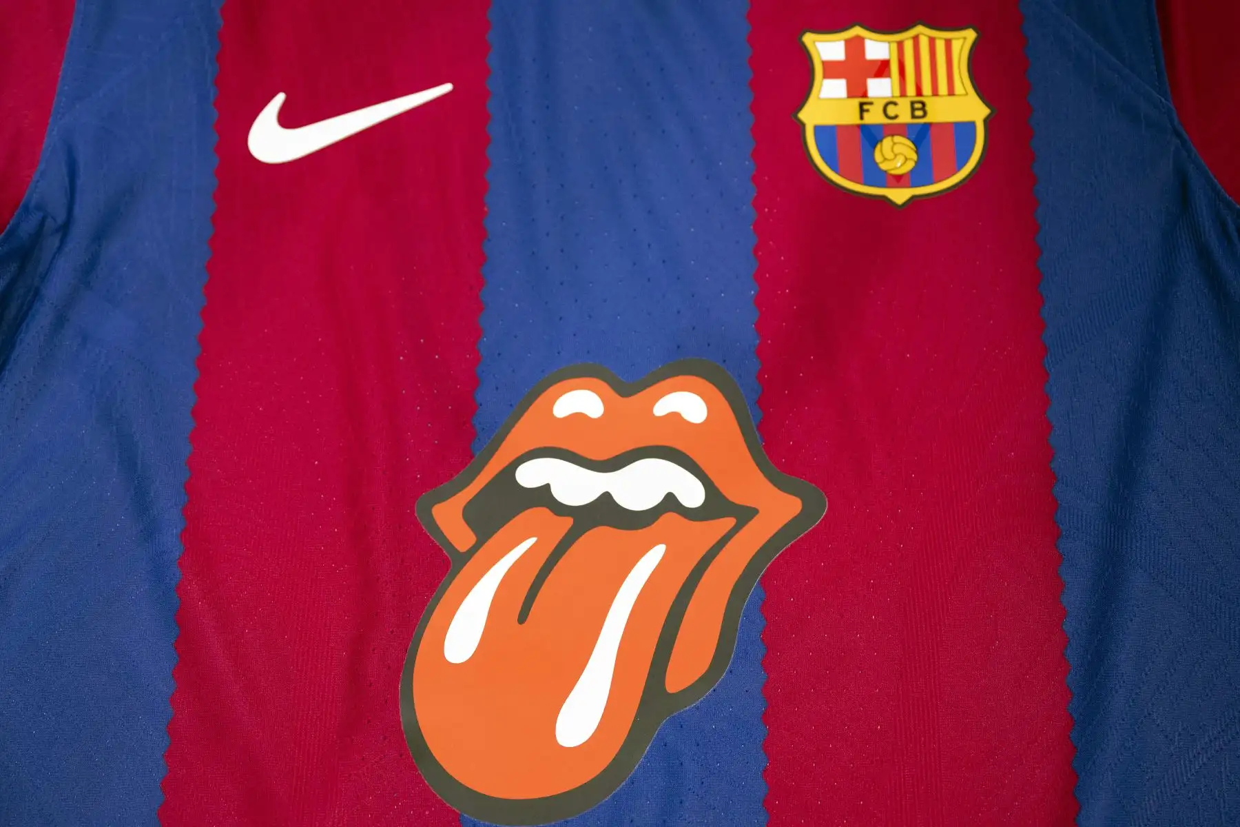 La lengua y los labios de los Rolling Stones han sido elegidos al coincidir con el hecho de que el pasado viernes publicaron su nuevo disco, 