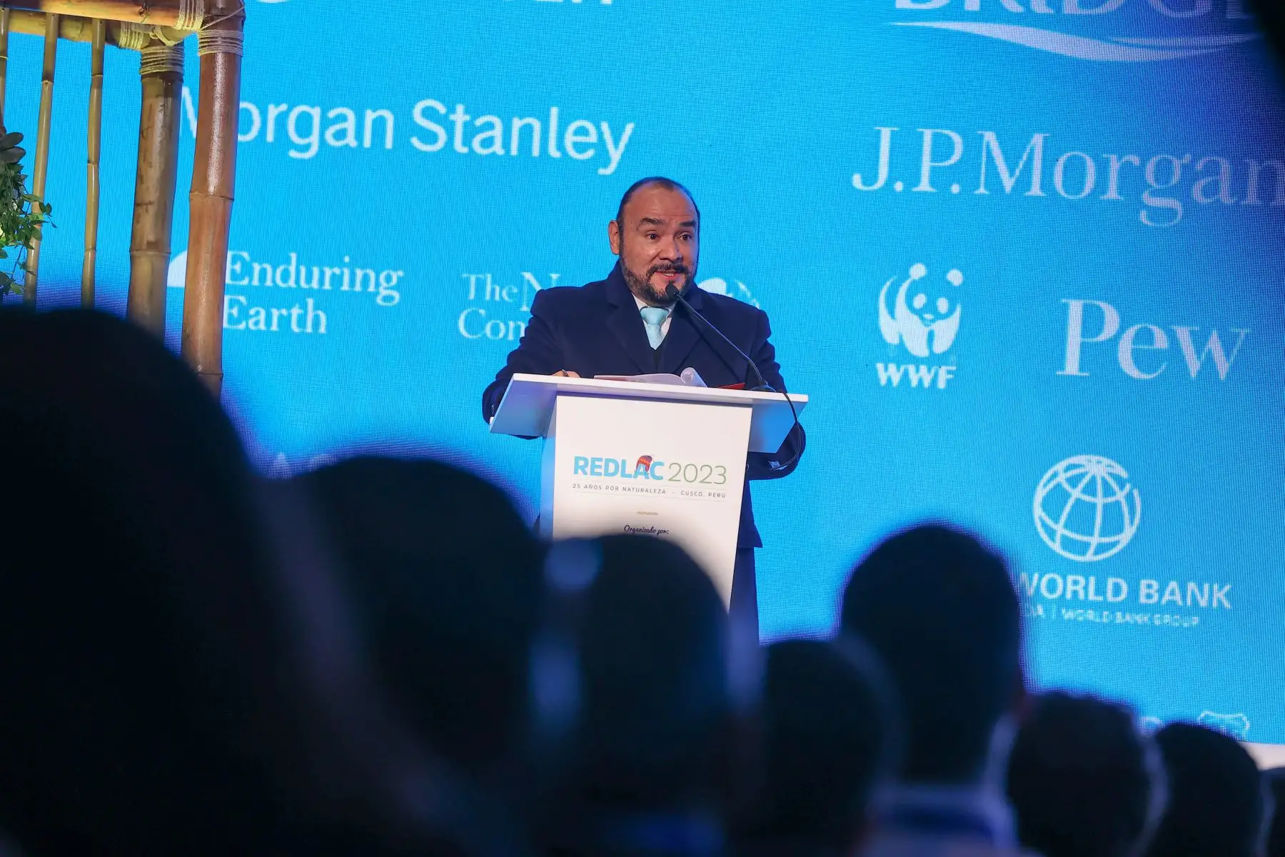 El director ejecutivo de la FIAS y actual presidente de la de RedLAC, Jorge Oviedo, participa de la ceremonia de bienvenida al  XXV Congreso Internacional de la Red de Fondos Ambientales de Latinoamérica y el Caribe 2023, que se lleva a cbo en el Centro de Convenciones de la Municipalidad del Cusco.
Foto: ANDINA/Andrés Valle