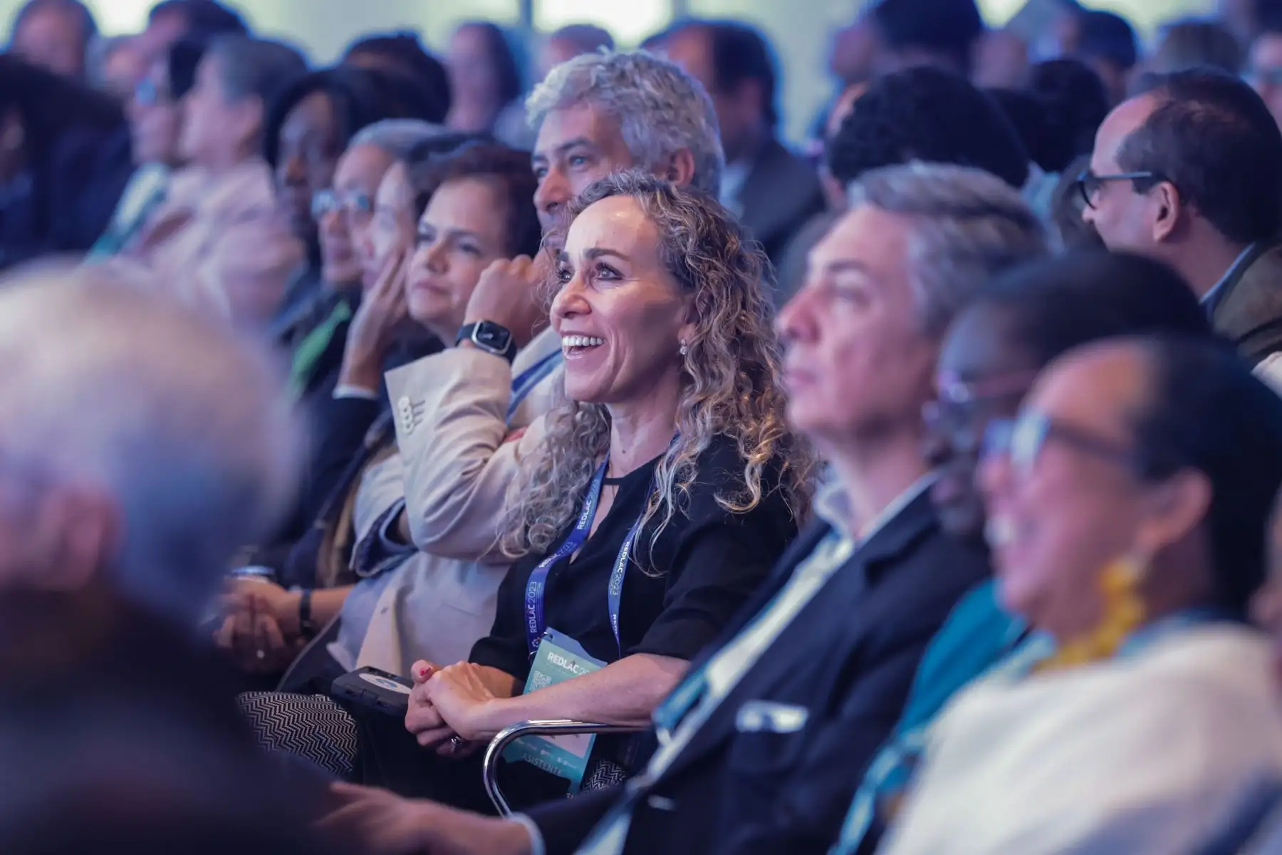 La edición 2023 de RedLAC cuenta con la participación como conferencistas y panelistas a líderes y lideresas de pueblos indígenas, reflejando con ello, la importancia de su participación en estos espacios. Se cuenta con la representación de los pueblos indígenas: Quechua, Q