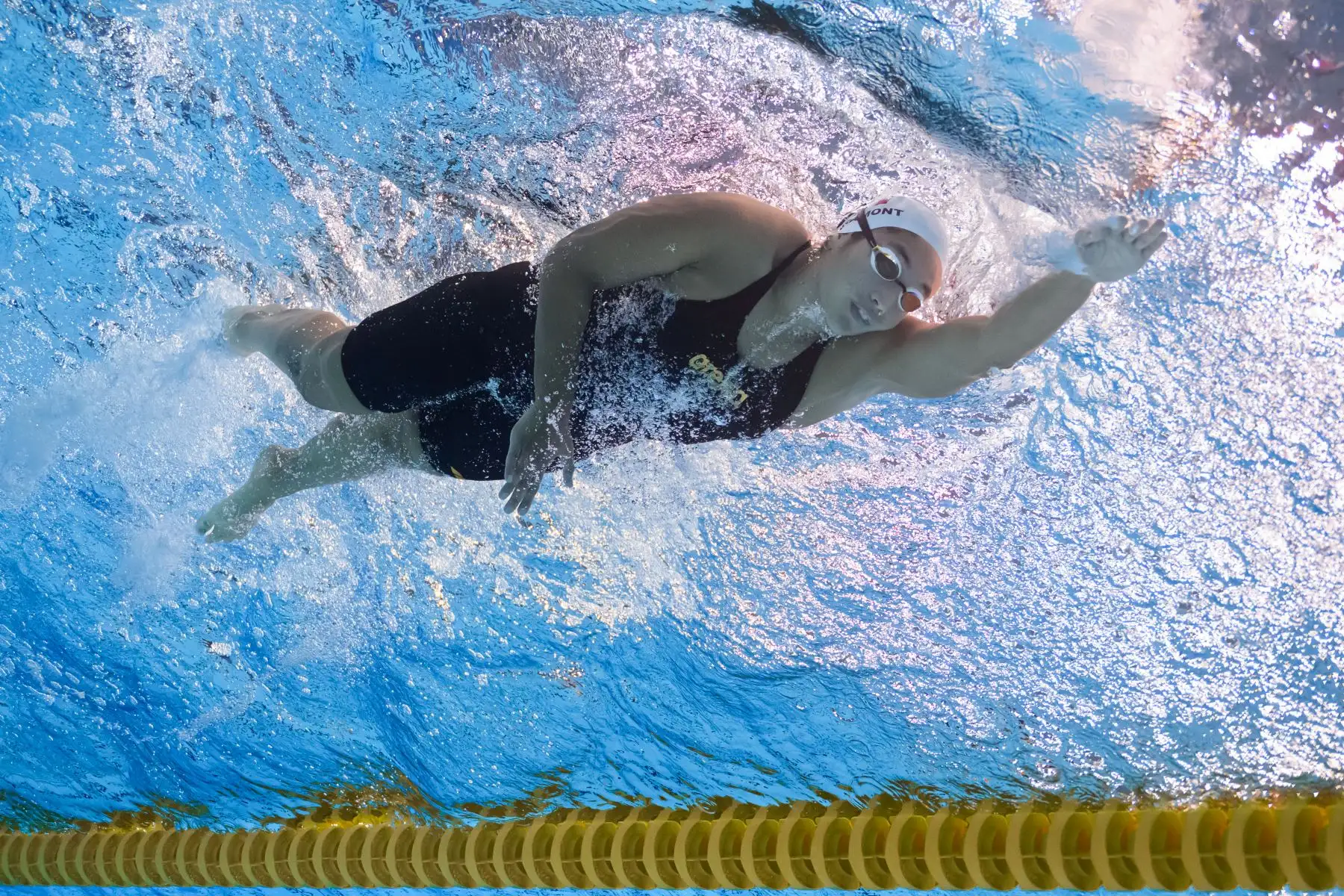 La peruana María Alejandra Bramont-Arias García compite en la final femenina de natación de 800 metros estilo libre de los Juegos Panamericanos Santiago 2023 en el Centro Acuático del Parque Deportivo del Estadio Nacional de Santiago de Chile. Foto: AFP