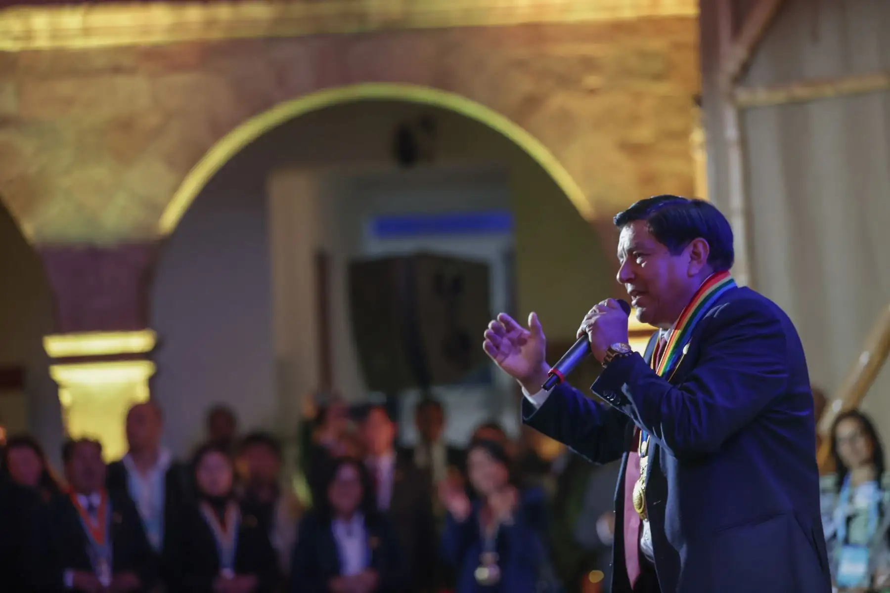 La ministra de Ambiente, Albina Ruíz, el alcalde de la ciudad de Cusco, Luis Pantoja, el director ejecutivo de Profonanpe, Anton Willems, acompañados por  autoridades de diferentes instituciones y directivos de empresas aliadas, participaron de la clausura del primer día del XXV Congreso Internacional de la Red de Fondos Ambientales de Latinoamérica y el Caribe y la celebración por los 30 años de Profonanpe, el único fondo ambiental del Perú, que se lleva a cabo en la cuidad de Cusco.
Foto: ANDINA/Andrés Valle