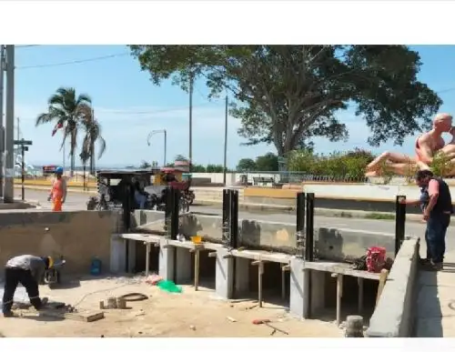 Ministerio de Vivienda construye seis compuertas para regular el paso de agua en río Tumbes y evitar desbordes en la ciudad ante un incremento del caudal por lluvias intensas. Foto: Milagros Rodríguez