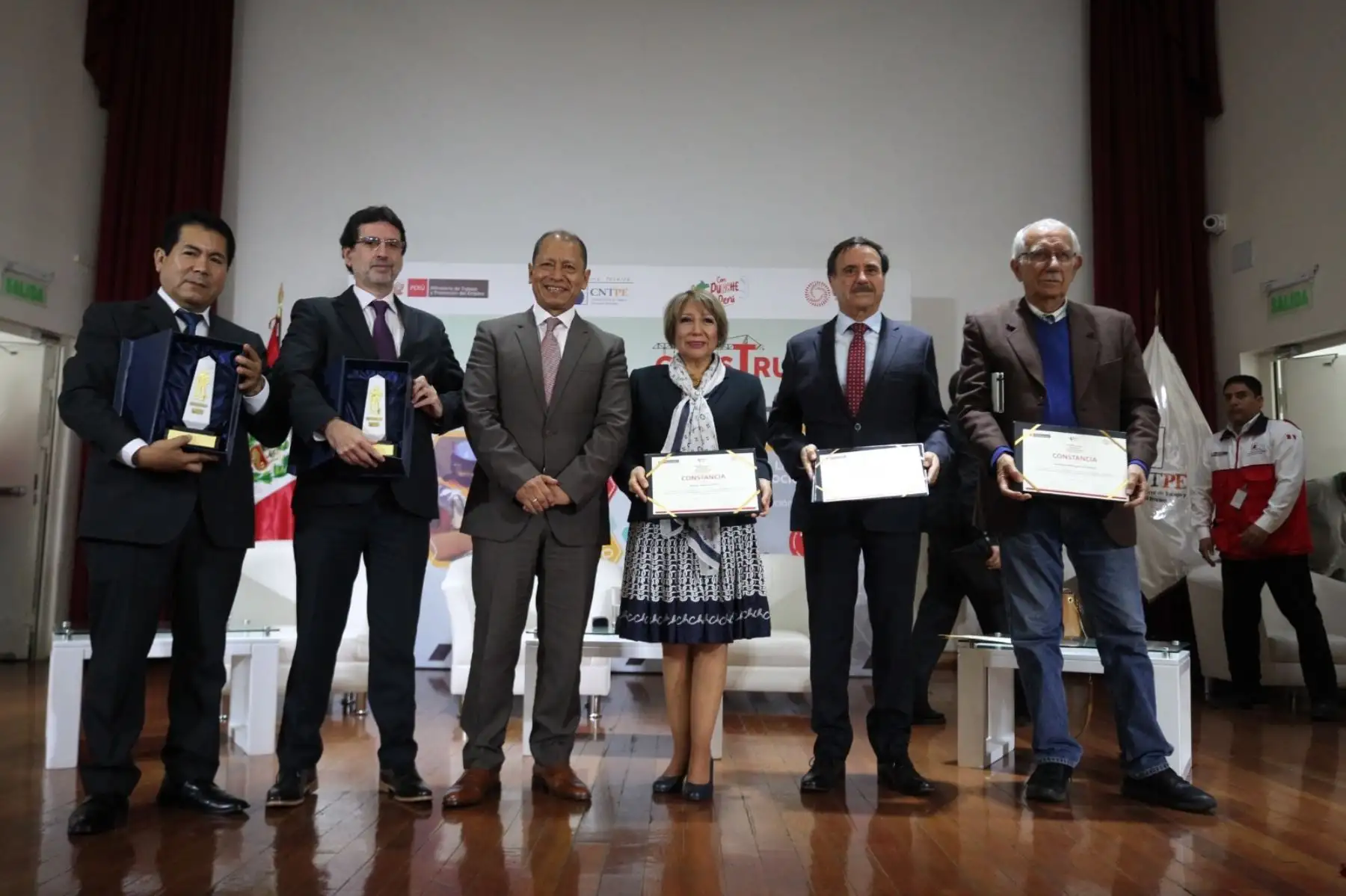 MTPE reconoce clima de diálogo y paz laboral entre trabajadores y empleadores. Cortesía MTPE