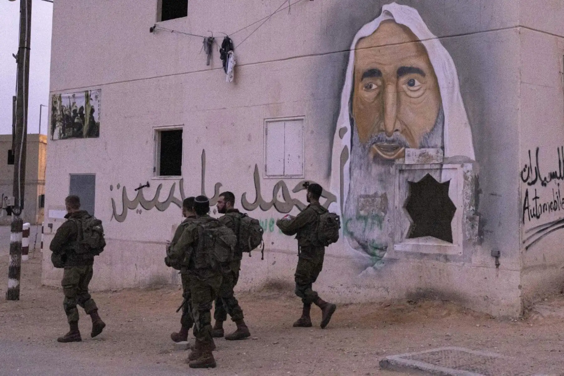Soldados del ejército israelí participan en un simulacro en una instalación de entrenamiento de guerra urbana del ejército que simula la ciudad de Gaza. Foto: AFP