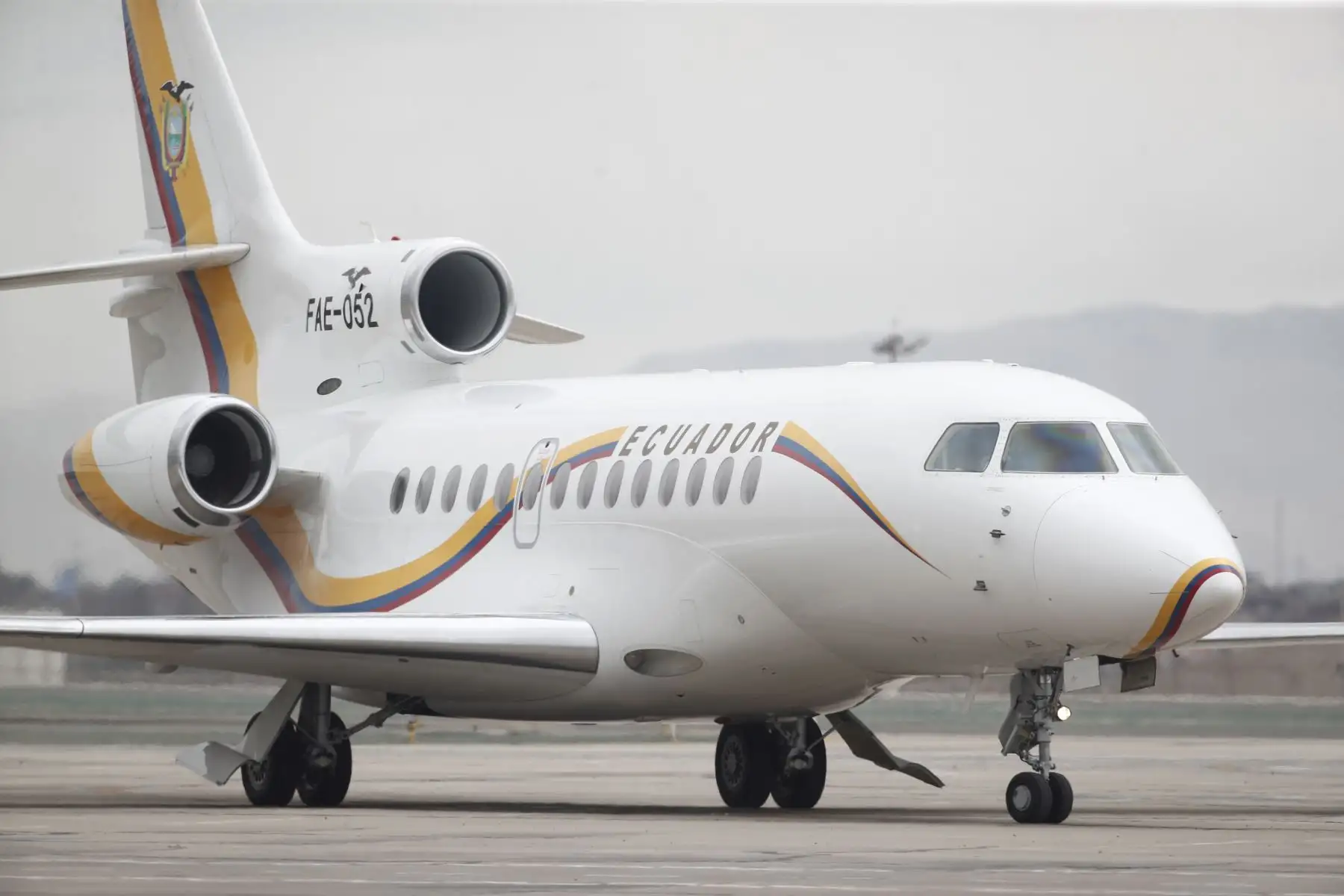 Promediando las 13:00 horas, el avión del presidente de Ecuador, Guillermo Lasso, aterrizó en suelo peruano en el Grupo Aéreo N° 8 de la FAP en el Callao, y fue recibido por la ministra de Relaciones Exteriores, Ana Cecilia Gervasi, y por el Mayor General FAP Armando Revoredo.
Foto: ANDINA/Daniel Bracamonte