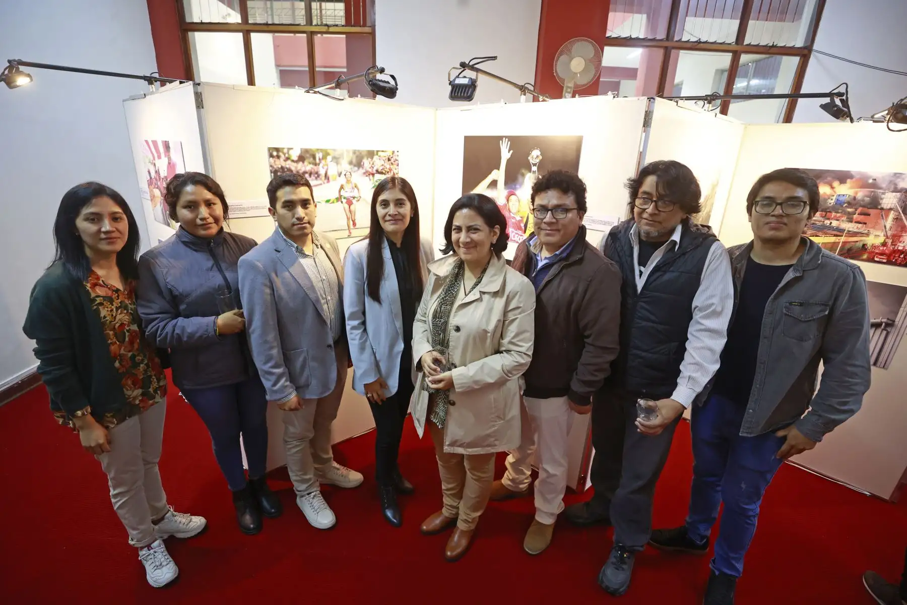 El Diario Oficial El Peruano realiza la exposición fotográfica denominado " El Peruano 198 años: Exposición del nuevo siglo ". Palabras de Apertura Gerente General Carlos Vásquez Lazo, Ricardo Montero, Periodista, ex director de Medios Periodístico y actual Gerente de Publicaciones Oficiales y el  Director de Medios Periodísticos, Félix Paz Quiroz. Foto: ANDINA/Vidal Tarqui El Diario Oficial El Peruano realiza la exposición fotográfica denominado " El Peruano 198 años: Exposición del nuevo siglo ". Palabras de Apertura Gerente General Carlos Vásquez Lazo, Ricardo Montero, Periodista, ex director de Medios Periodístico y actual Gerente de Publicaciones Oficiales y el  Director de Medios Periodísticos, Félix Paz Quiroz. Foto: ANDINA/Vidal Tarqui