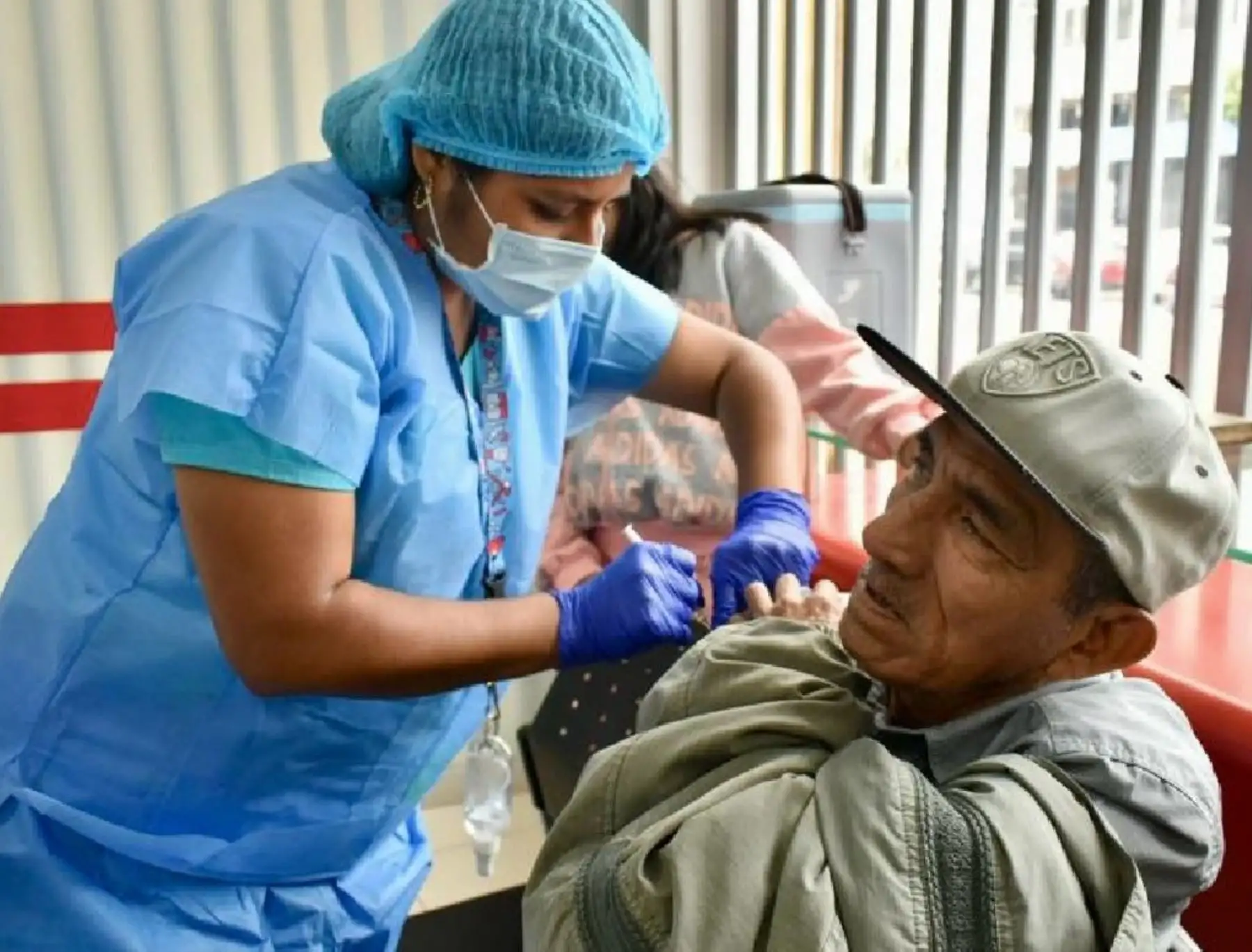 El Ministerio de Salud destacó el avance del proceso de inmunización contra el covid-19 con la vacuna bivalente. ANDINA/Difusión