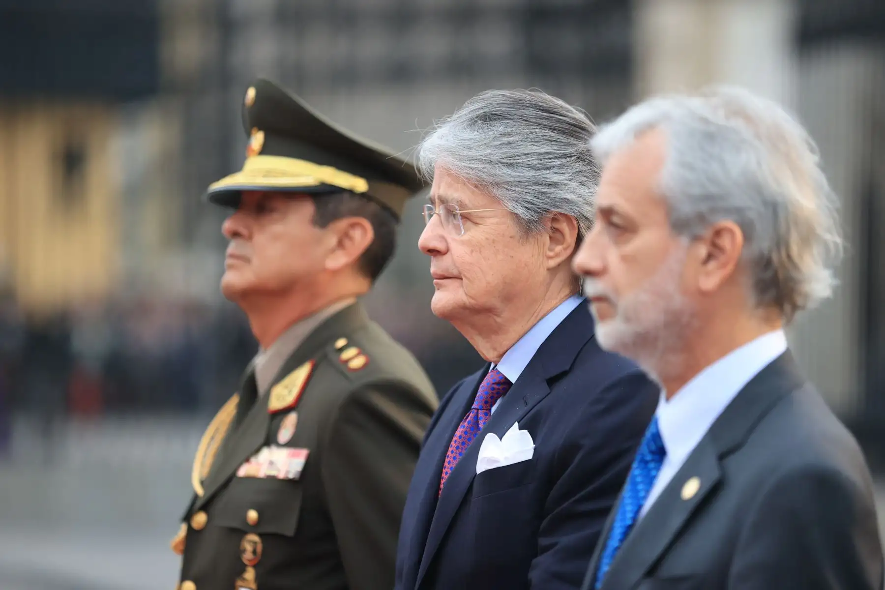 La mandataria Dina Ercilia Boluarte Zegarra recibió al presidente de Ecuador, Guillermo Lasso, en el marco del 25.° aniversario de la suscripción de los Acuerdos de Paz de Brasilia. Ambos mandatarios junto a los ministros de Estado de ambos países, sostuvieron una reunión donde afianzaron las relaciones y lazos de amistad que unen a nuestros pueblos.
Foto: ANDINA/Presidencia Perú
