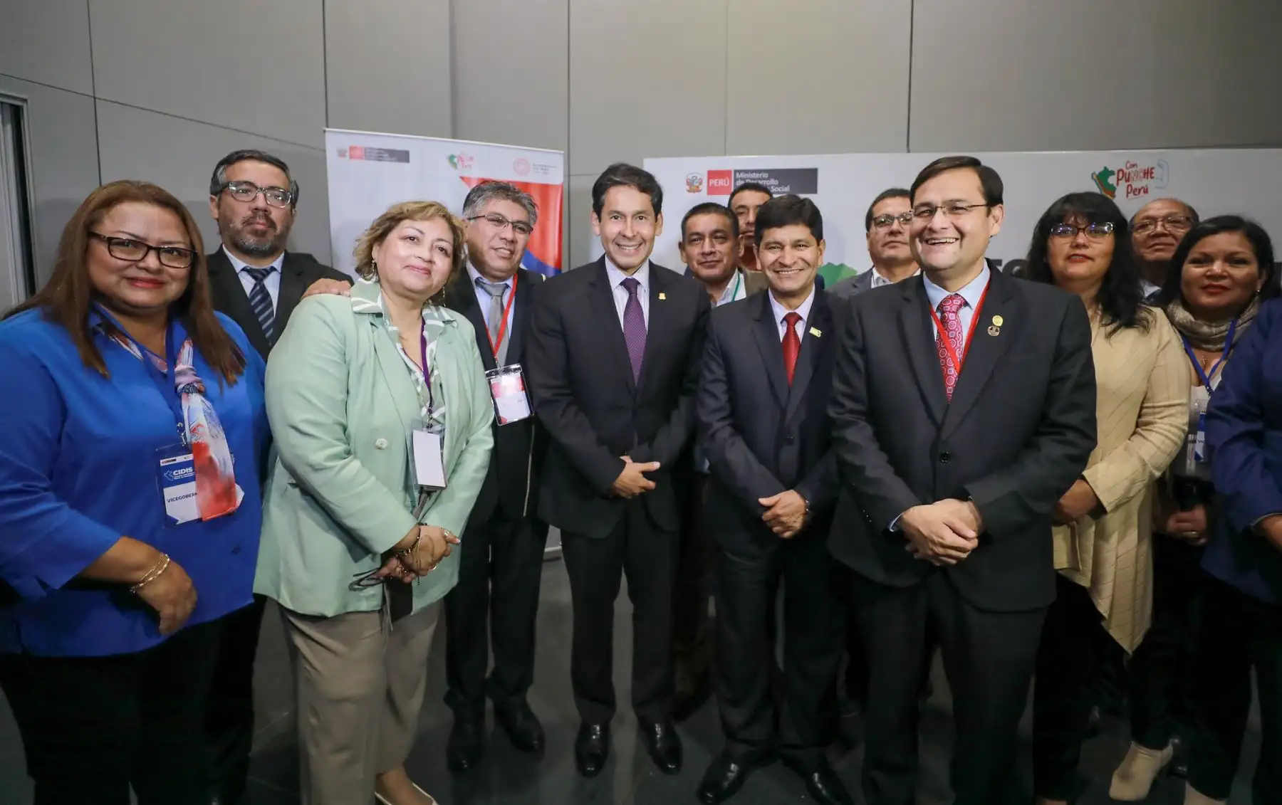 El ministro de Desarrollo e Inclusión Social (Midis), Julio Demartini, participó en la primera sesión de la Comisión Intergubernamental del Sector de Desarrollo e Inclusión Social (Cidis) del 2023, en donde los gobiernos regionales y locales suscribieron el pacto nacional por el desarrollo infantil temprano, seguridad alimentaria y la lucha contra la anemia infantil que busca cerrar estas brechas sociales y mejorar la calidad de vida de más de nueve millones peruanos que viven en situación de pobreza.
Foto: ANDINA/MIDIS